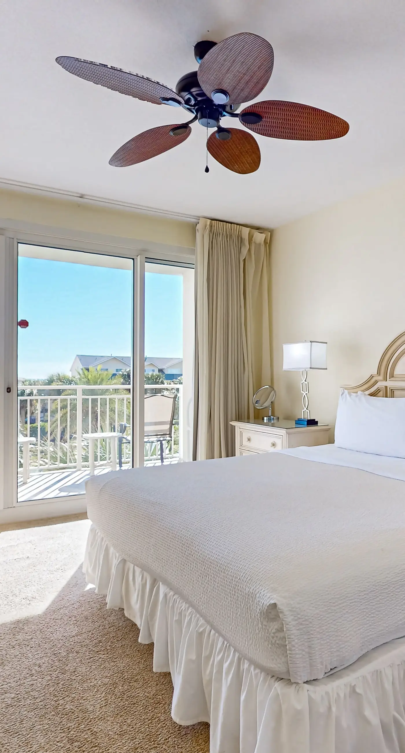 Charming & sleek condo w/incredible water views and shared on-site amenities