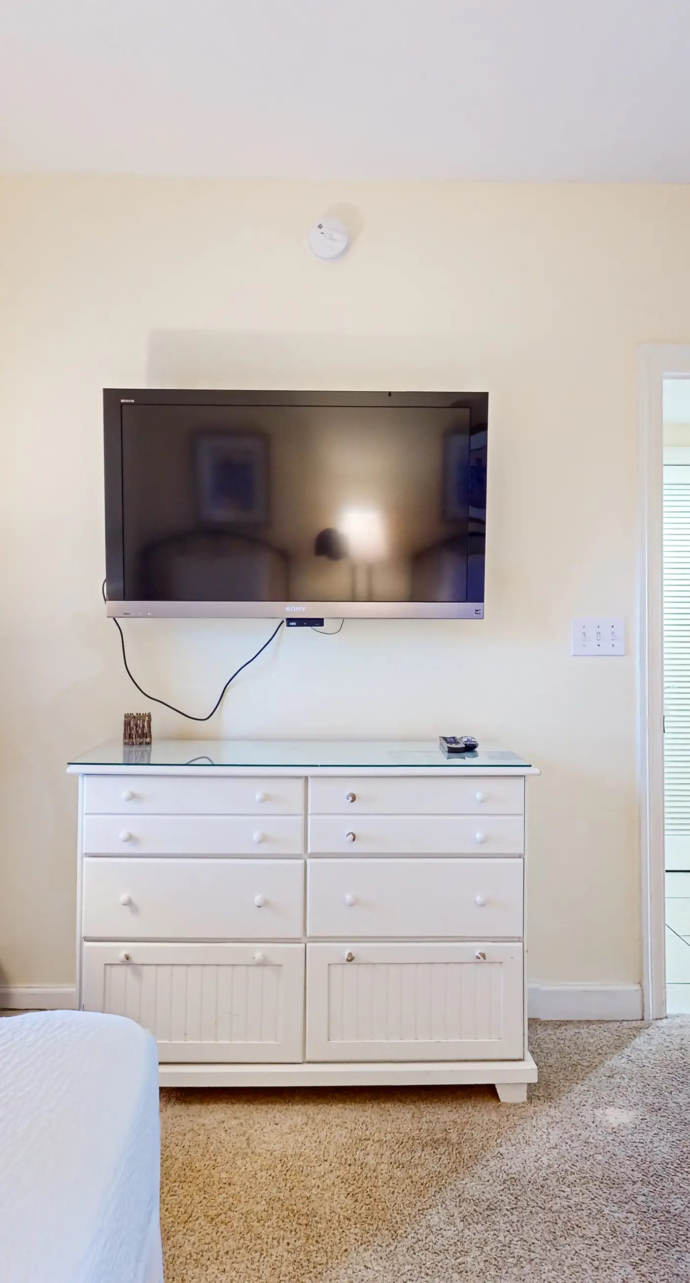 Charming & sleek condo w/incredible water views and shared on-site amenities