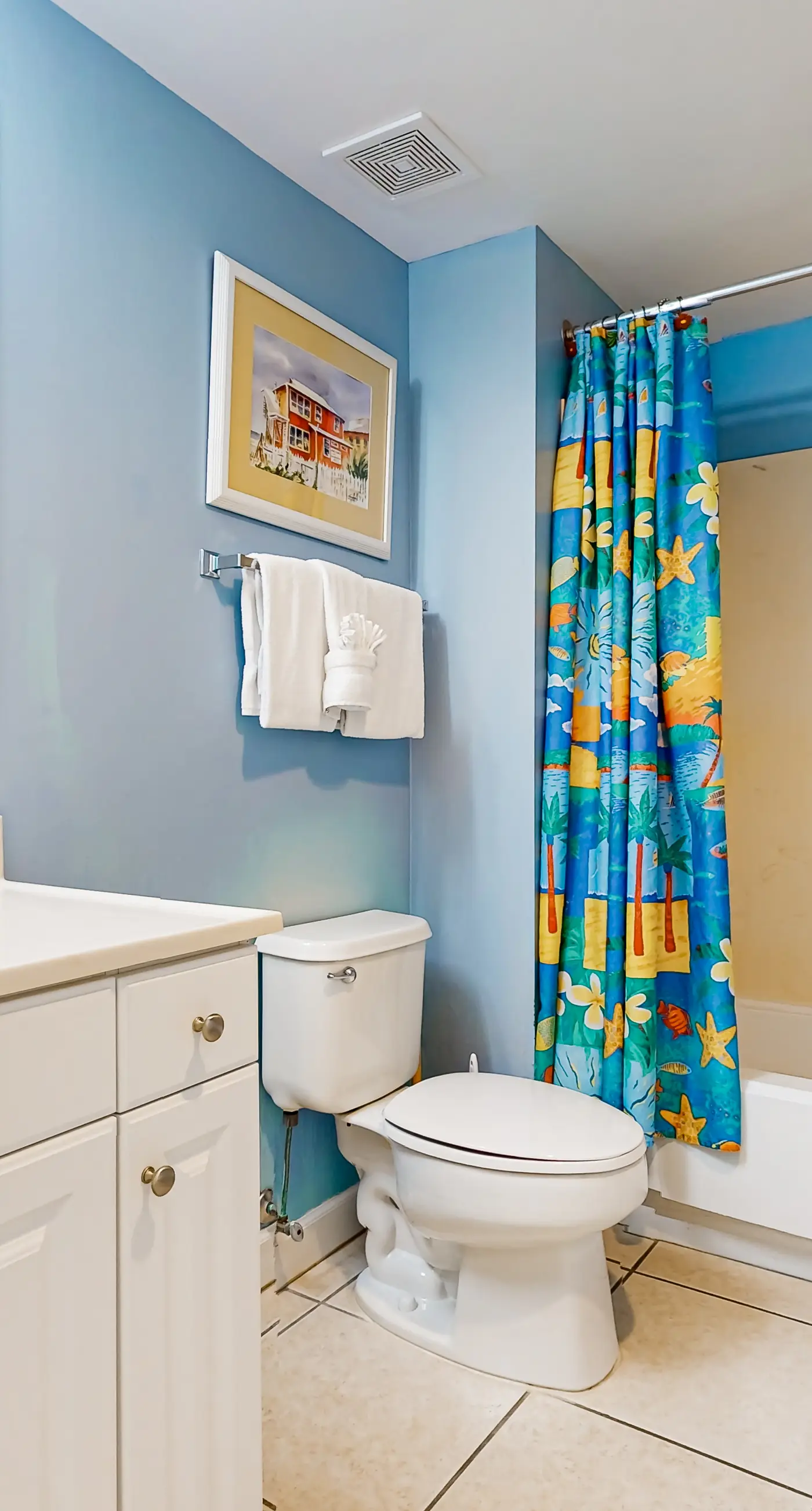 Charming & sleek condo w/incredible water views and shared on-site amenities