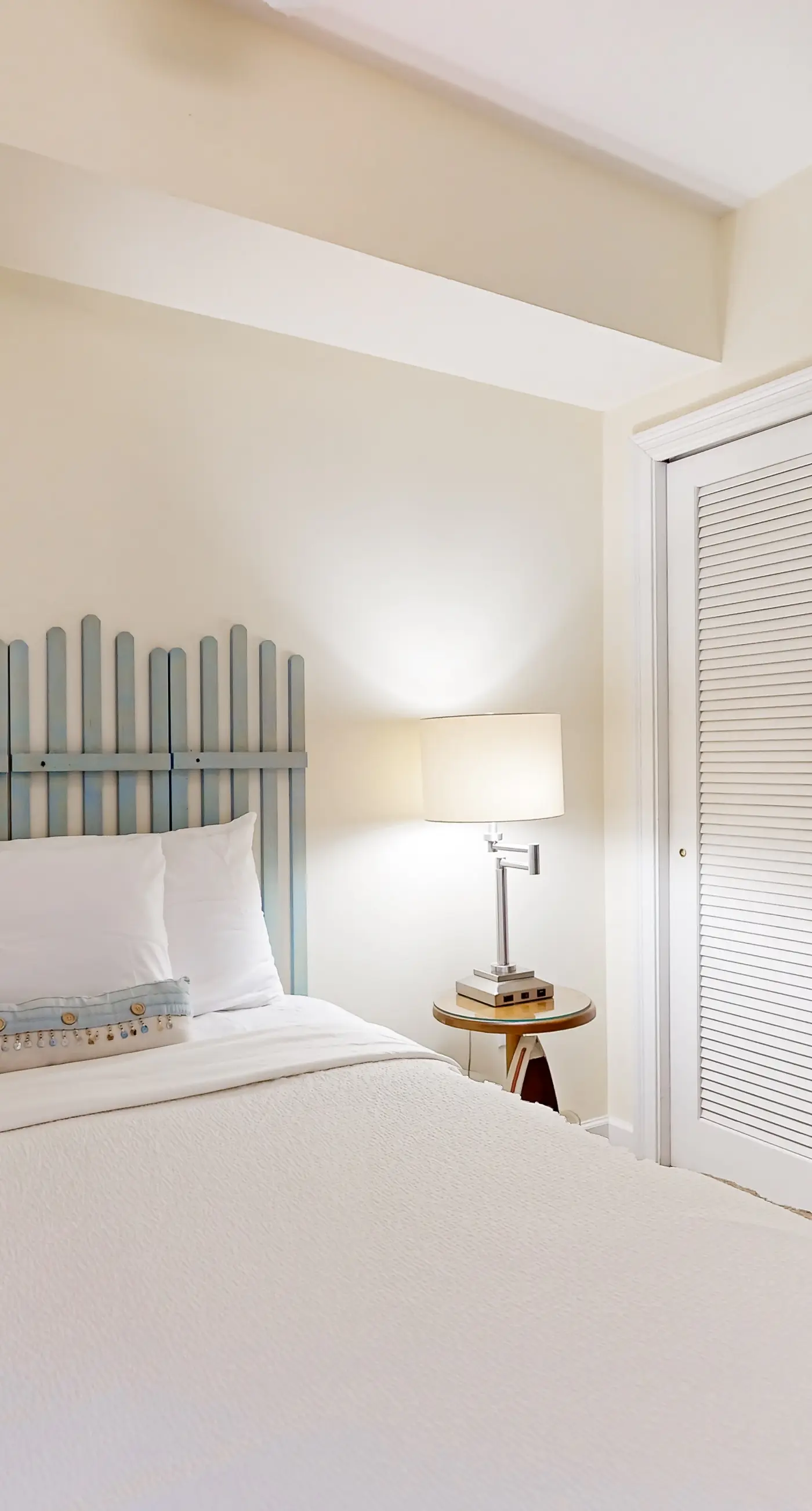 Charming & sleek condo w/incredible water views and shared on-site amenities