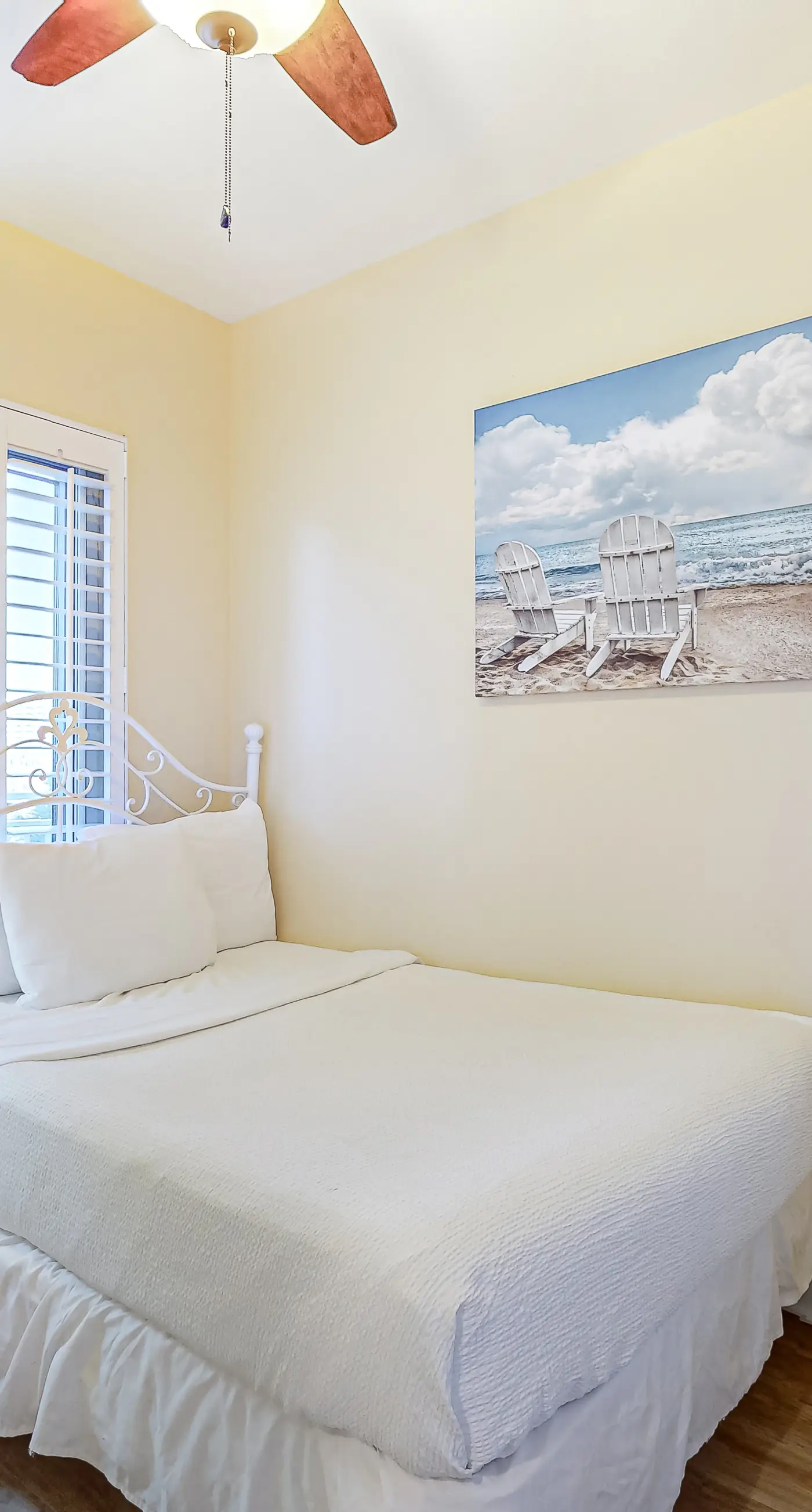 Elegant condo w/sweeping gulf views, shared pools, snack bar & grill area