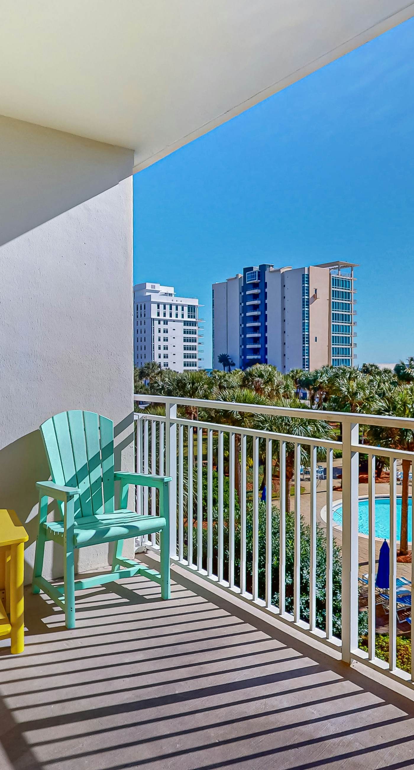 Elegant condo w sweeping gulf views, shared pools, snack bar & grill area