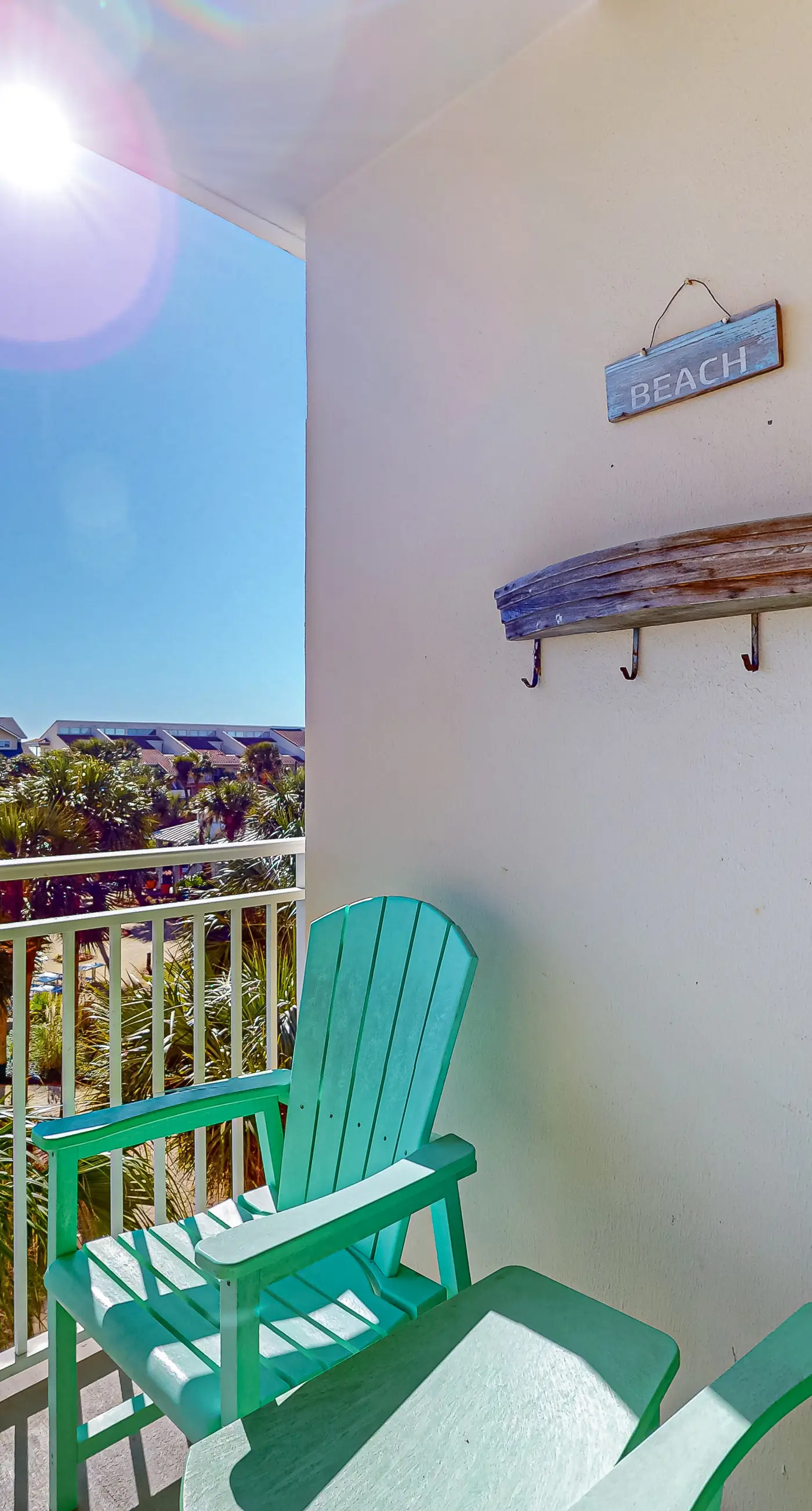 Elegant condo w/sweeping gulf views, shared pools, snack bar & grill area