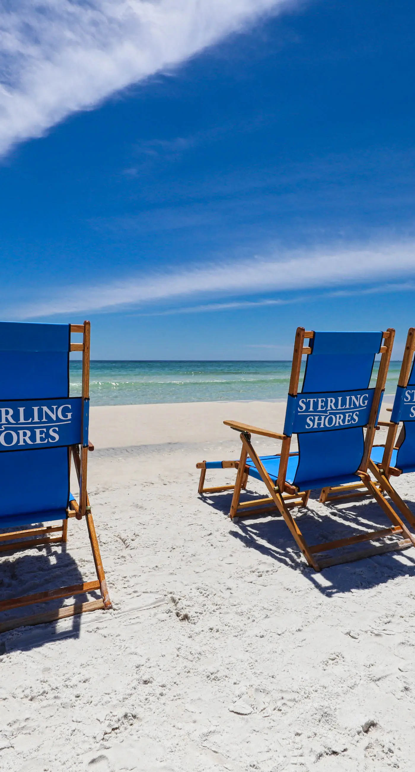 Elegant condo w/sweeping gulf views, shared pools, snack bar & grill area