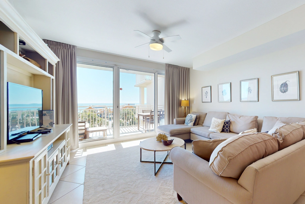 Magnificent waterfront condo w private balcony, shared pool, gym, & snack bar