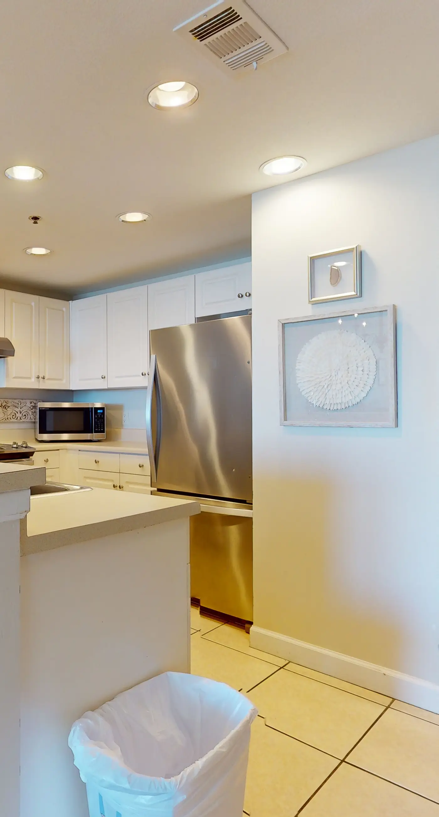 Magnificent waterfront condo w/private balcony, shared pool, gym, & snack bar