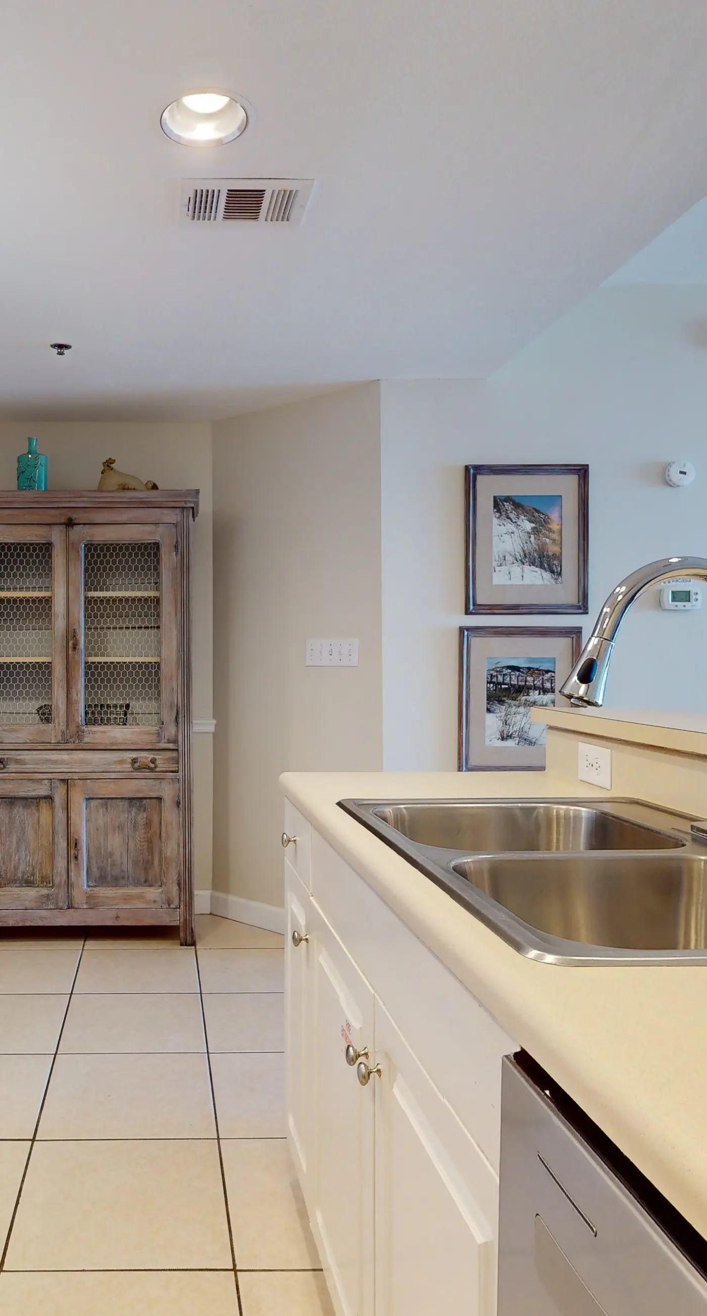 Magnificent waterfront condo w/private balcony, shared pool, gym, & snack bar