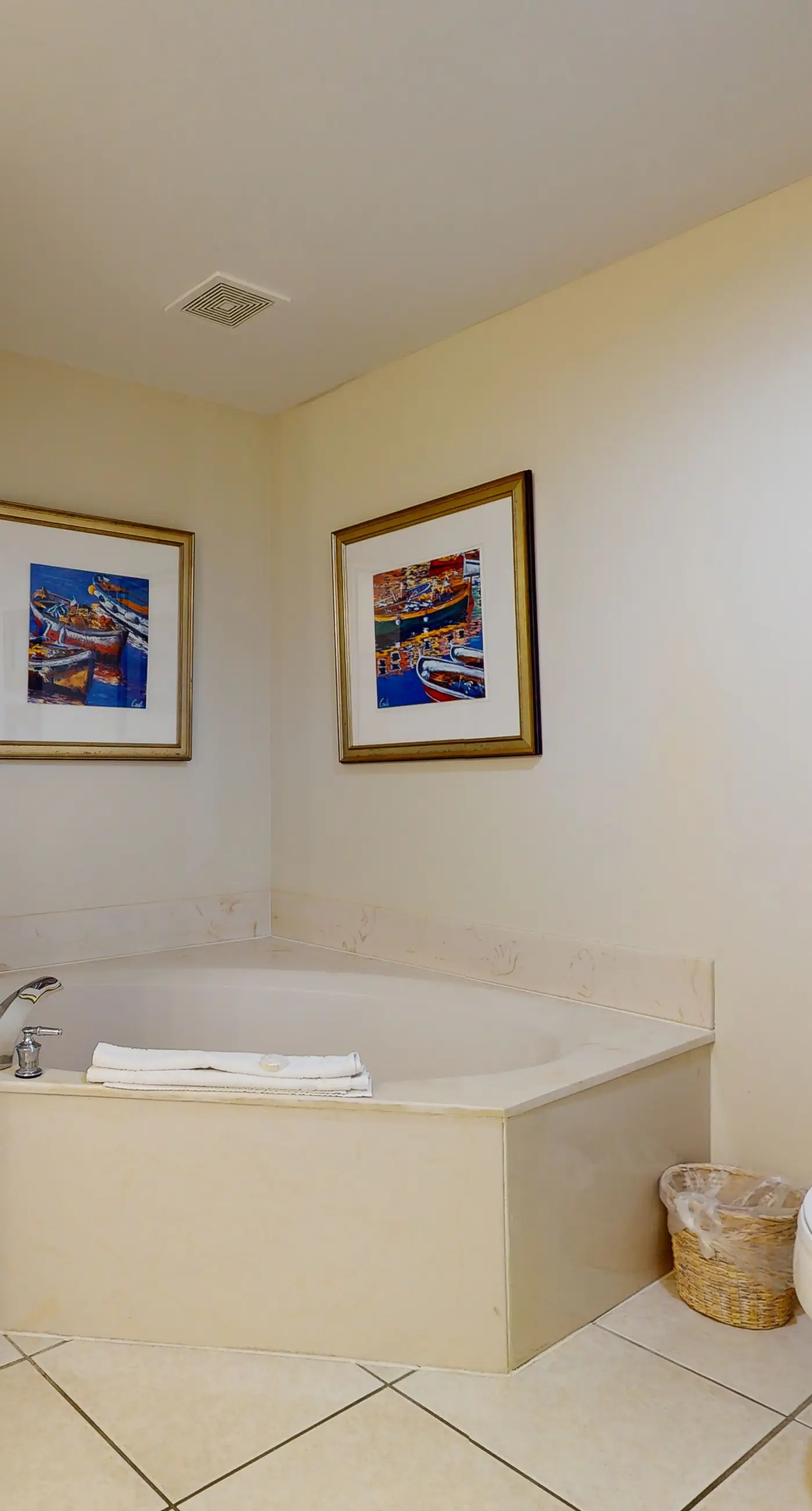 Magnificent waterfront condo w/private balcony, shared pool, gym, & snack bar