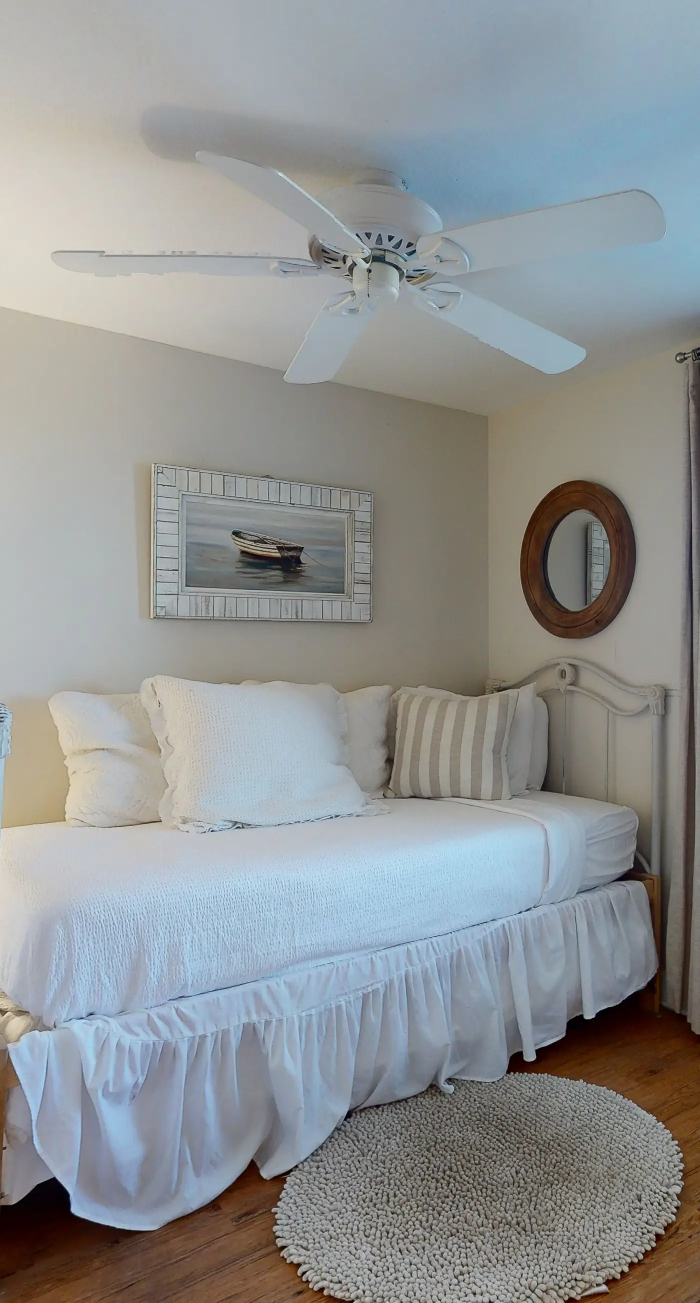 Magnificent waterfront condo w/private balcony, shared pool, gym, & snack bar