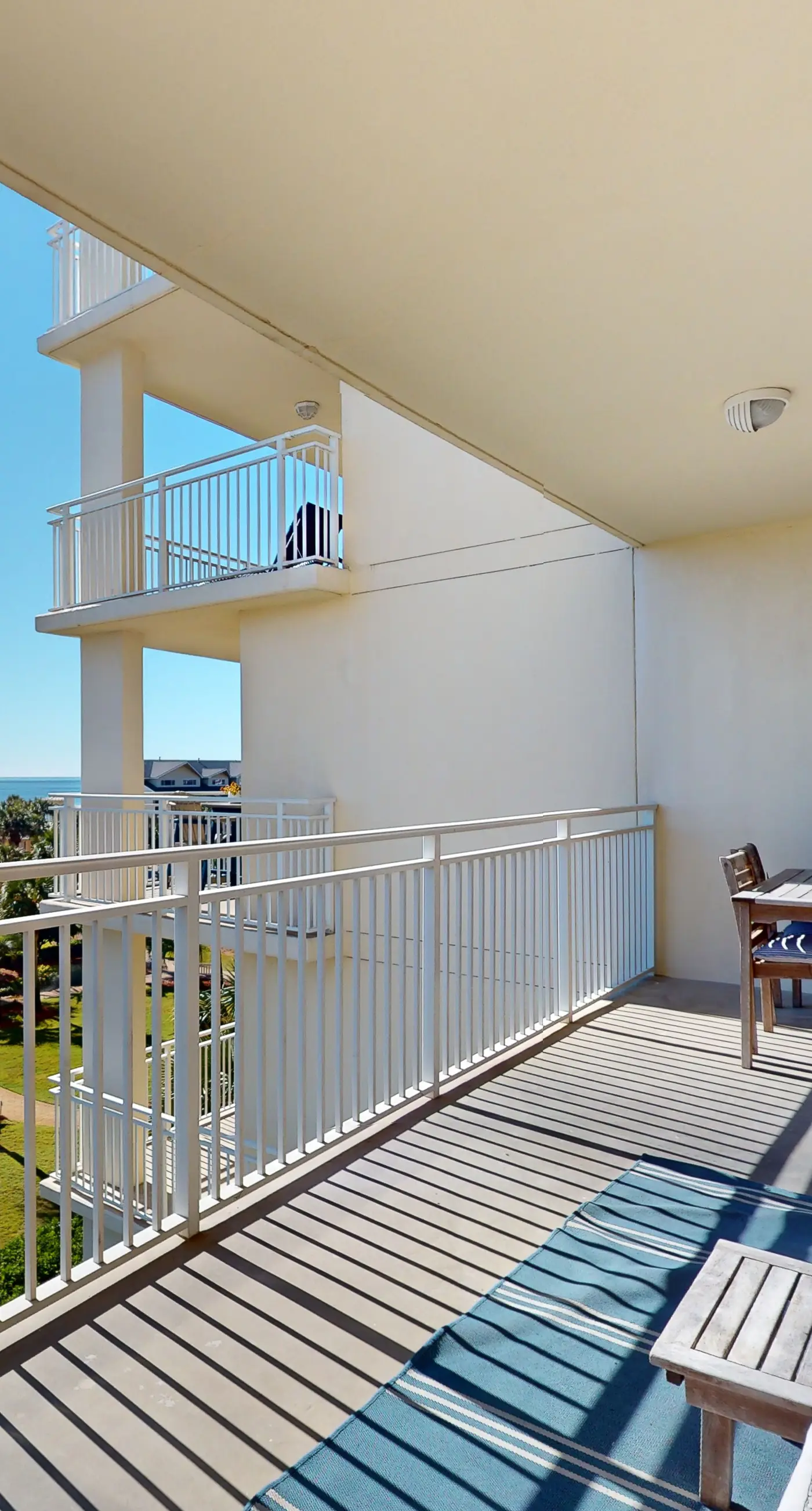 Magnificent waterfront condo w/private balcony, shared pool, gym, & snack bar
