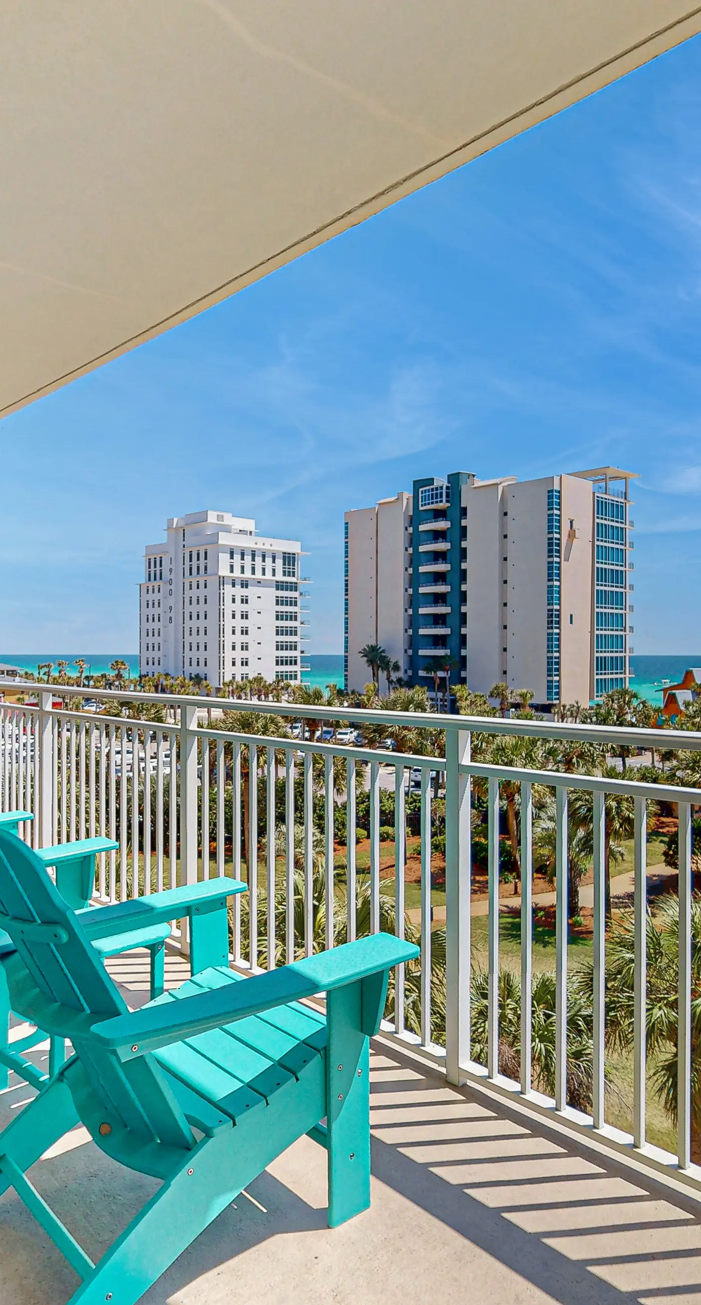 Incredible family-friendly condo w/ swimming pool & furnished balcony