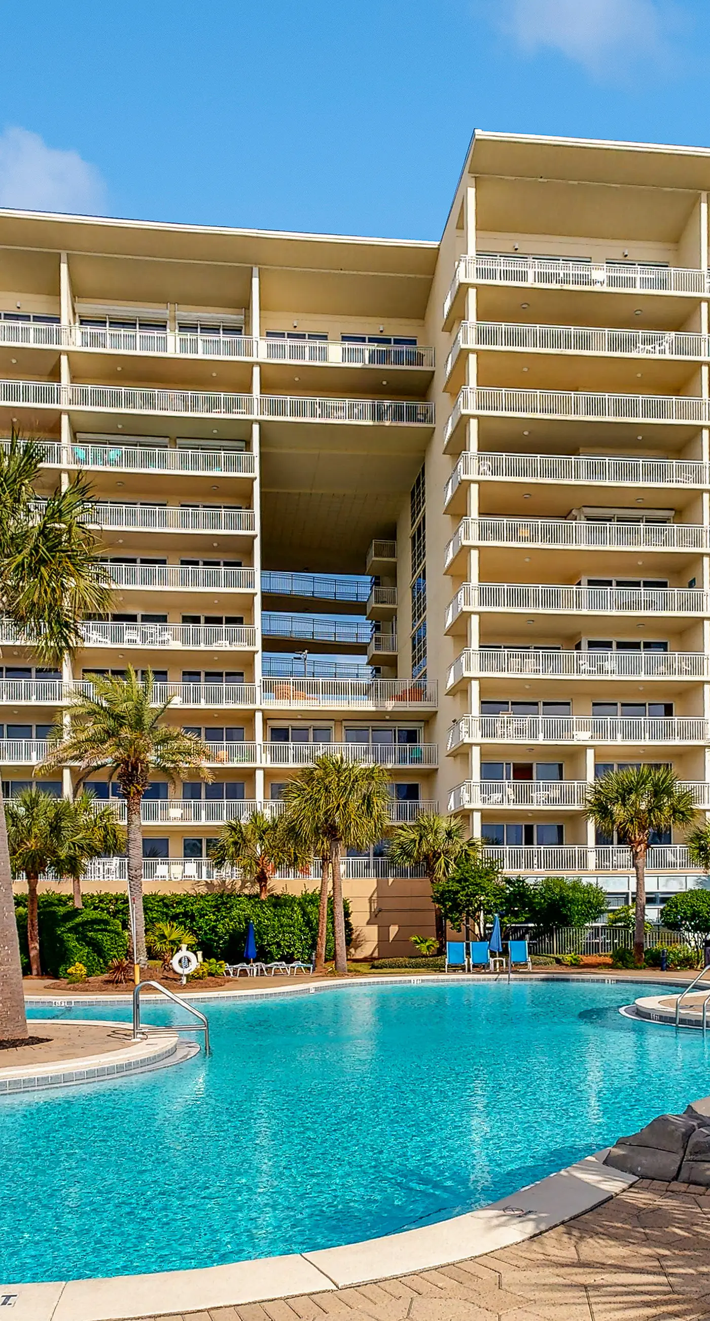 Incredible family-friendly condo w/ swimming pool & furnished balcony
