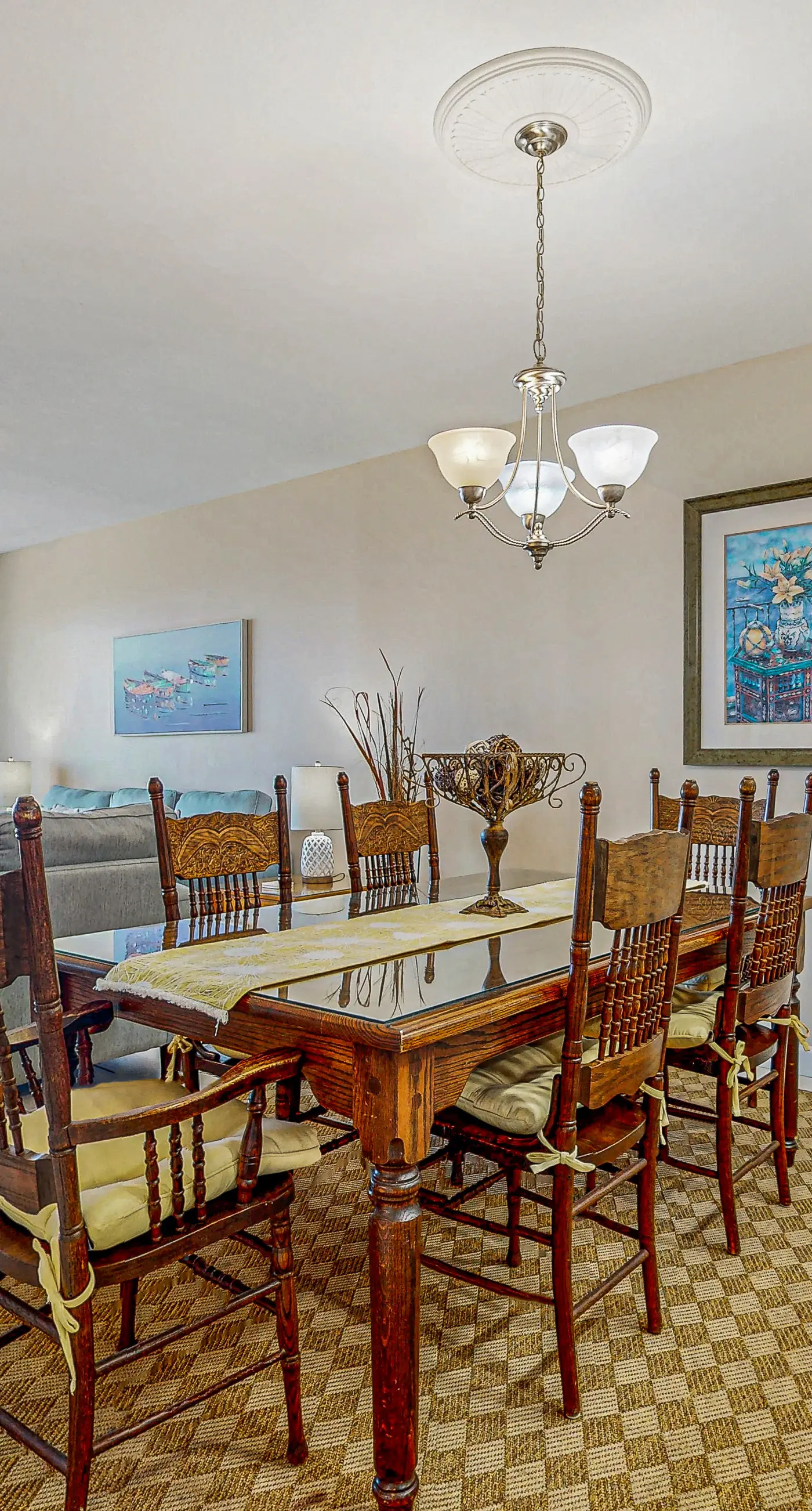 Incredible family-friendly condo w/ swimming pool & furnished balcony