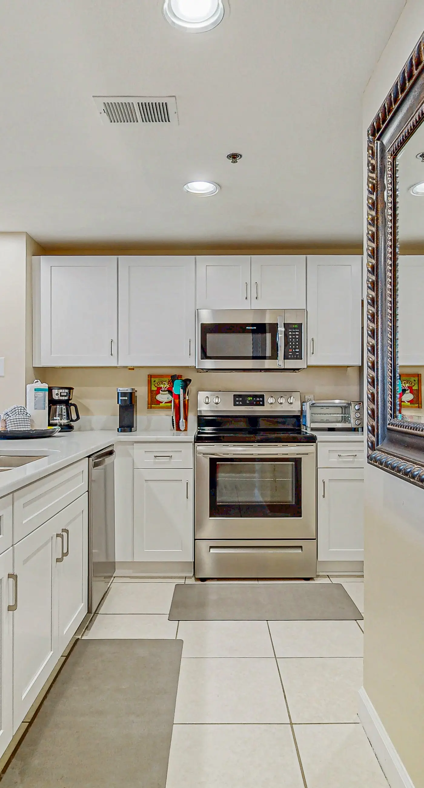 Incredible family-friendly condo w/ swimming pool & furnished balcony