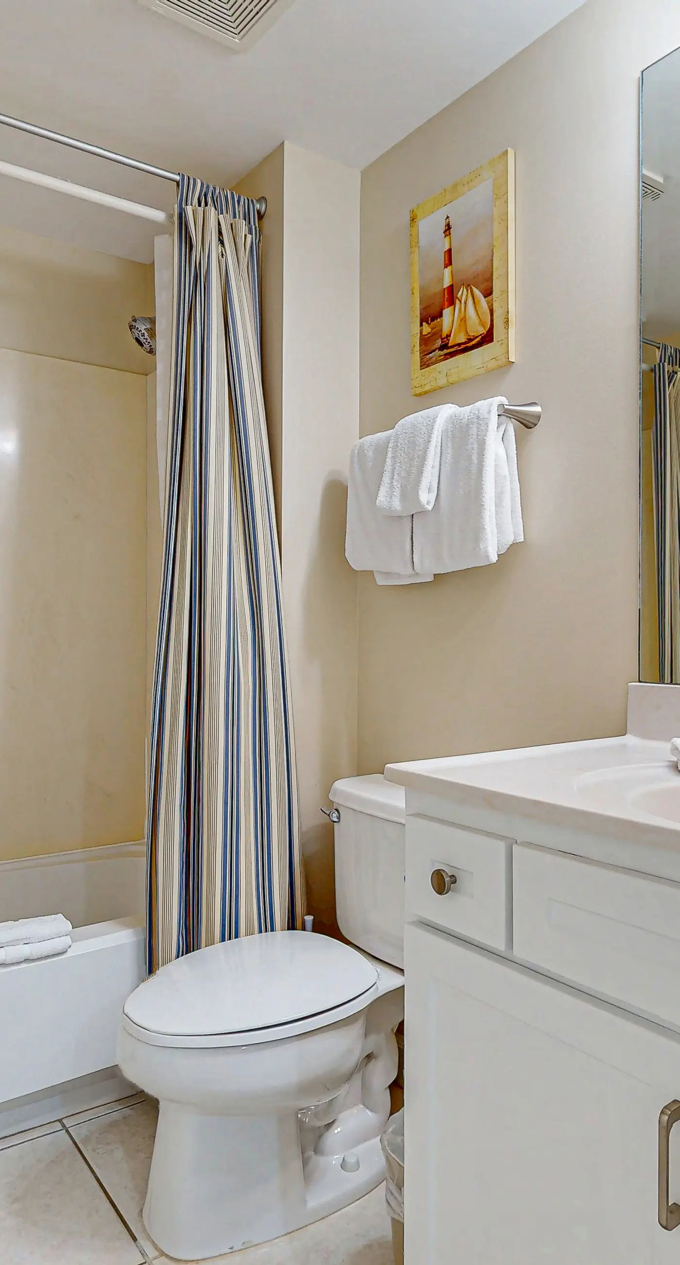 Incredible family-friendly condo w/ swimming pool & furnished balcony