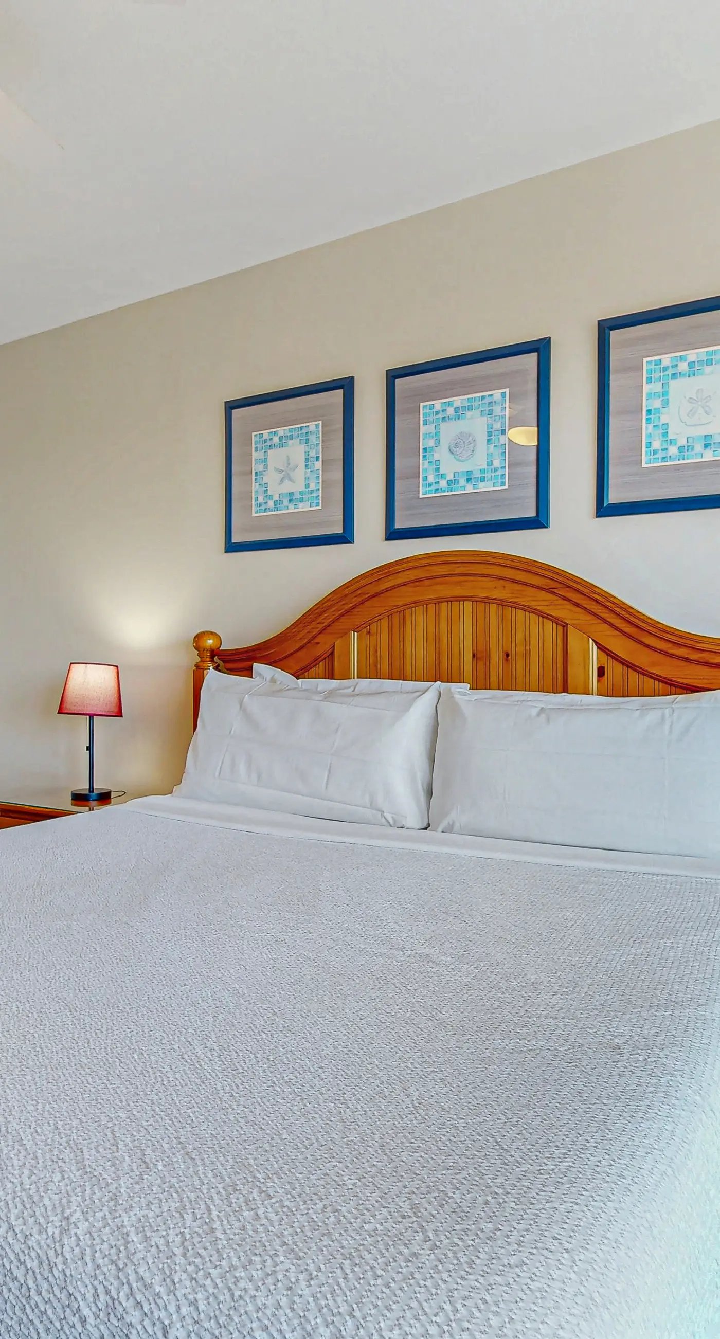 Incredible family-friendly condo w/ swimming pool & furnished balcony