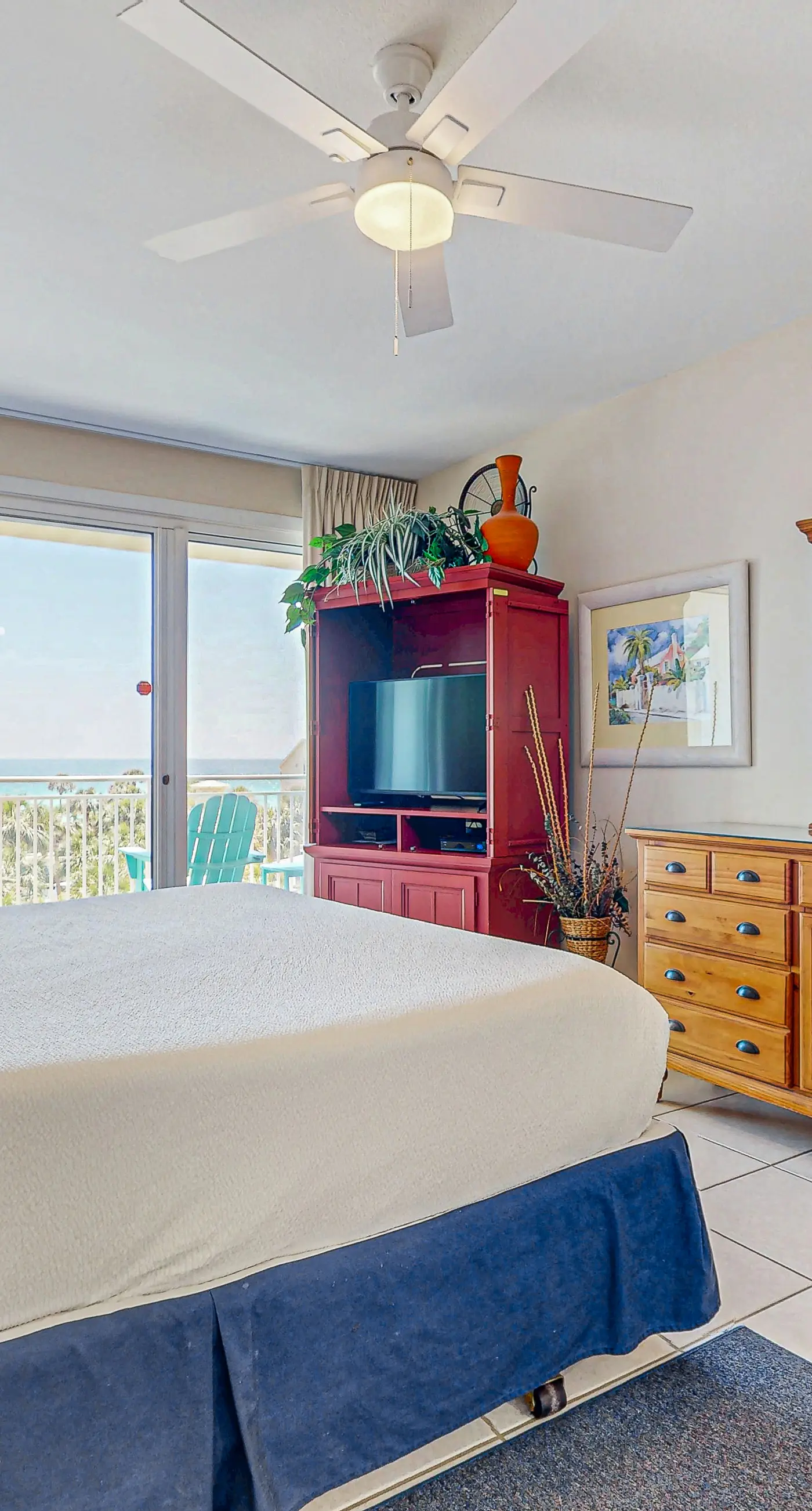 Incredible family-friendly condo w/ swimming pool & furnished balcony