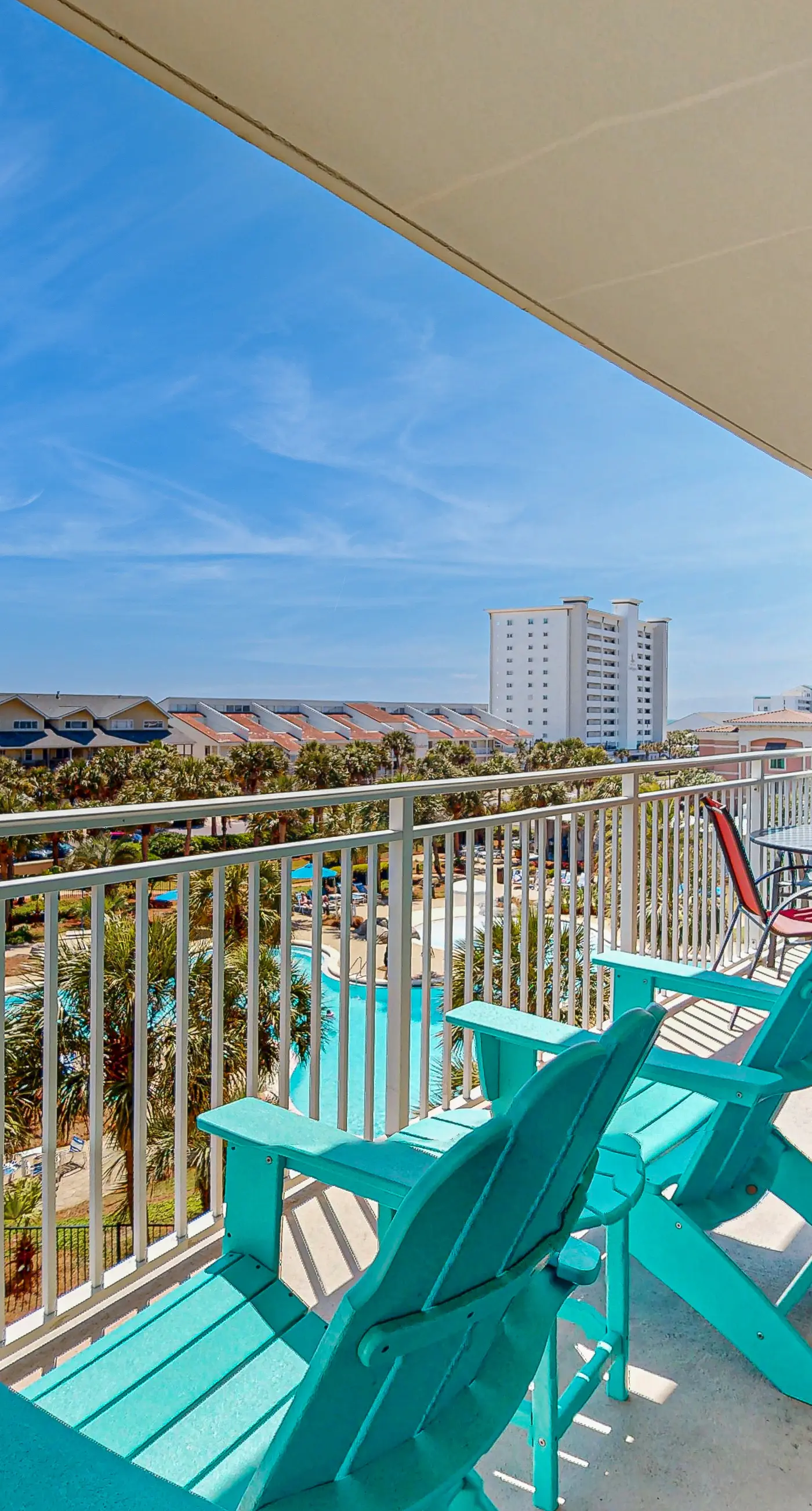 Incredible family-friendly condo w/ swimming pool & furnished balcony