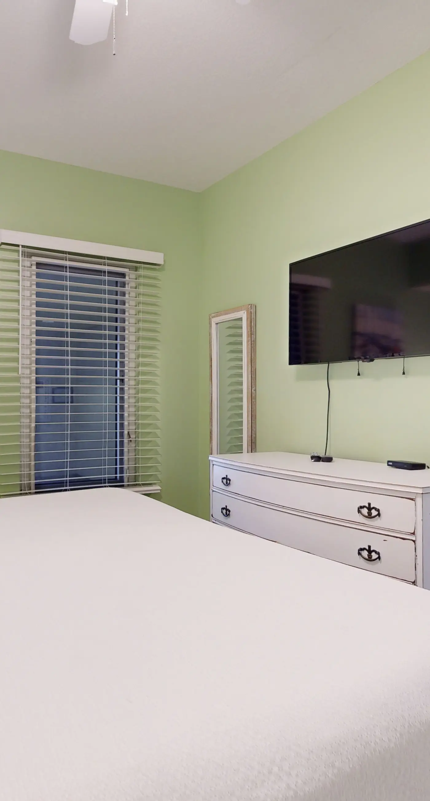 Gulf-view Sterling Shores condo with pool, gym & beach access