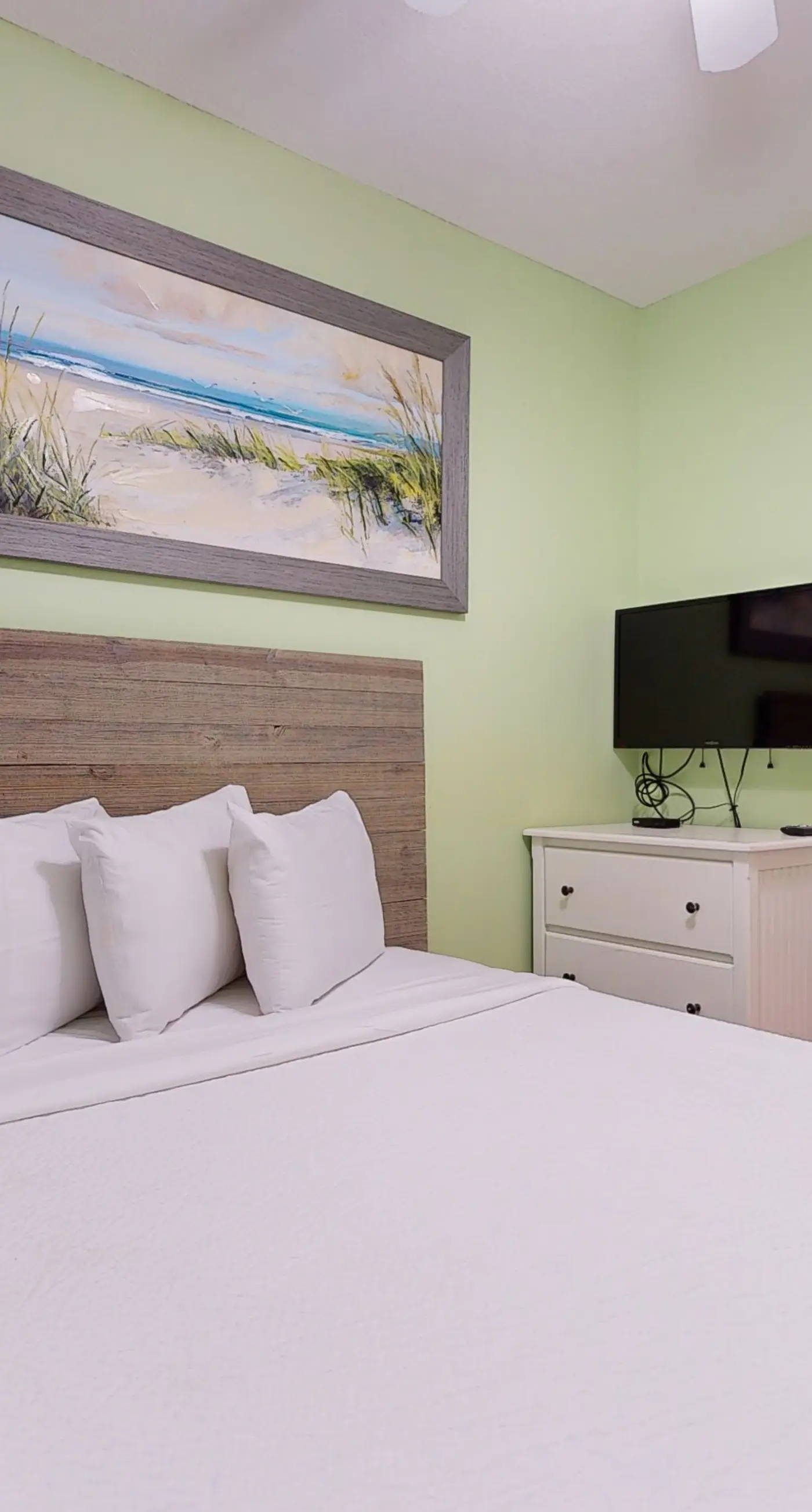 Gulf-view Sterling Shores condo with pool, gym & beach access
