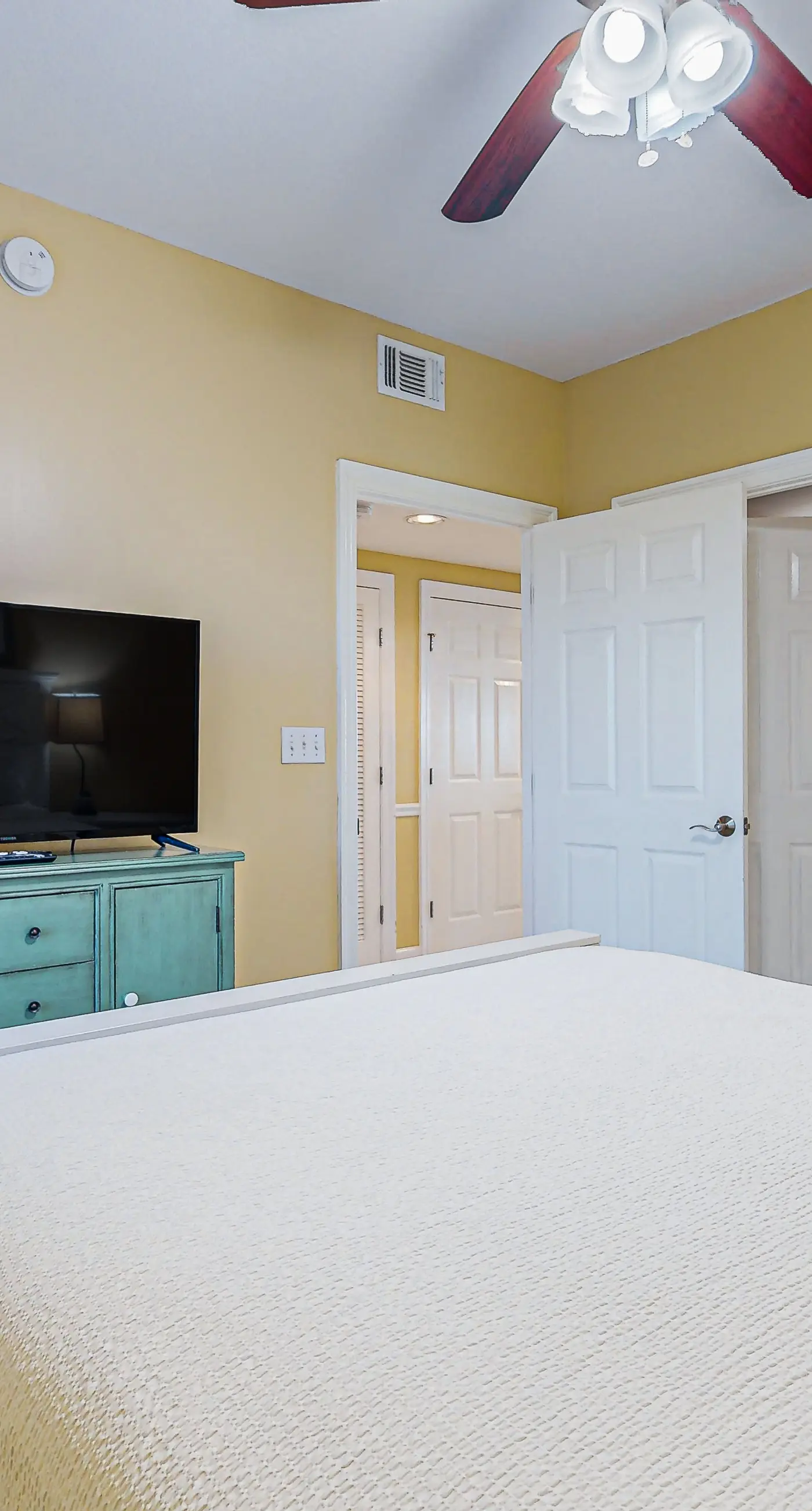 Inviting & sleek condo w/private balcony, shared pool, grill & fitness center