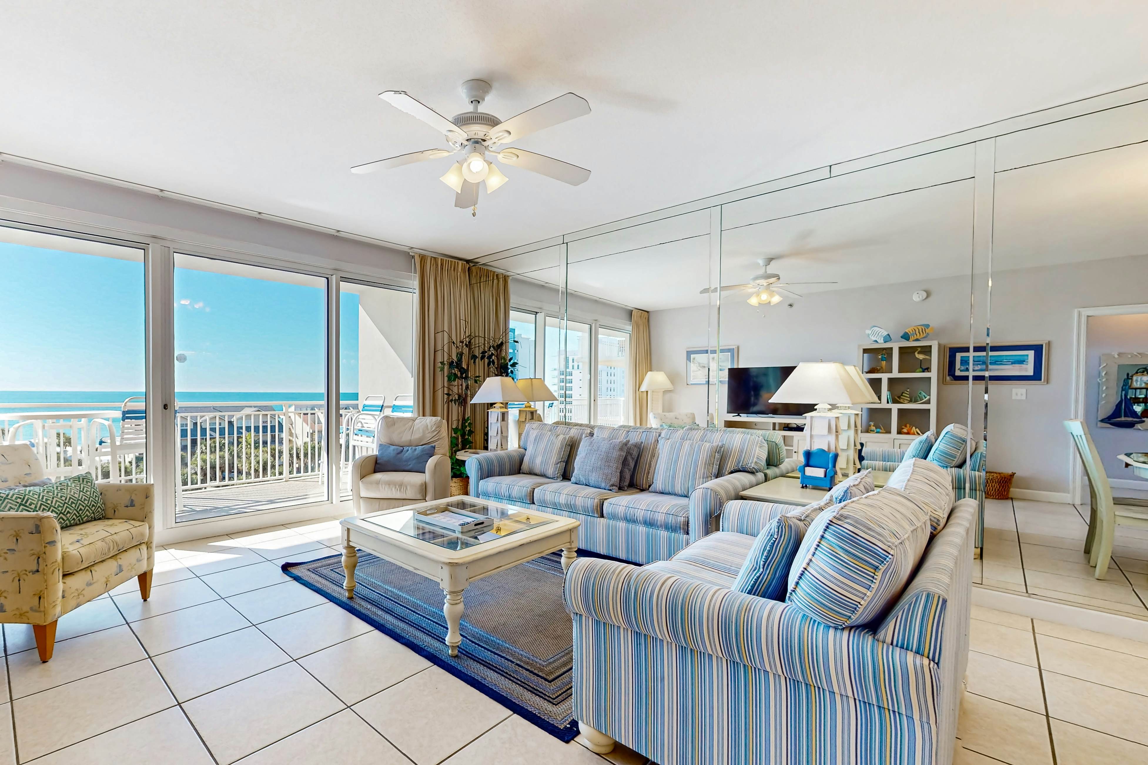 Sleek beach condo w/water views & shared facilities for guest use
