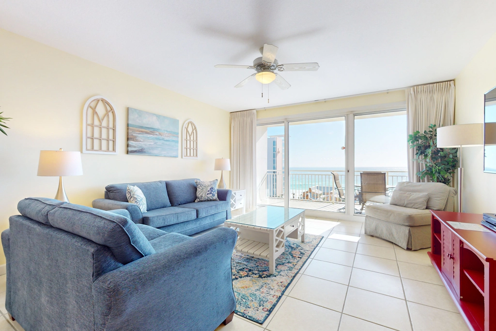 Beach condo w/ shared guest amenities - pool, fitness center & BBQ area