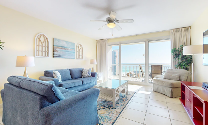 Beach condo w/ shared guest amenities - pool, fitness center & BBQ area