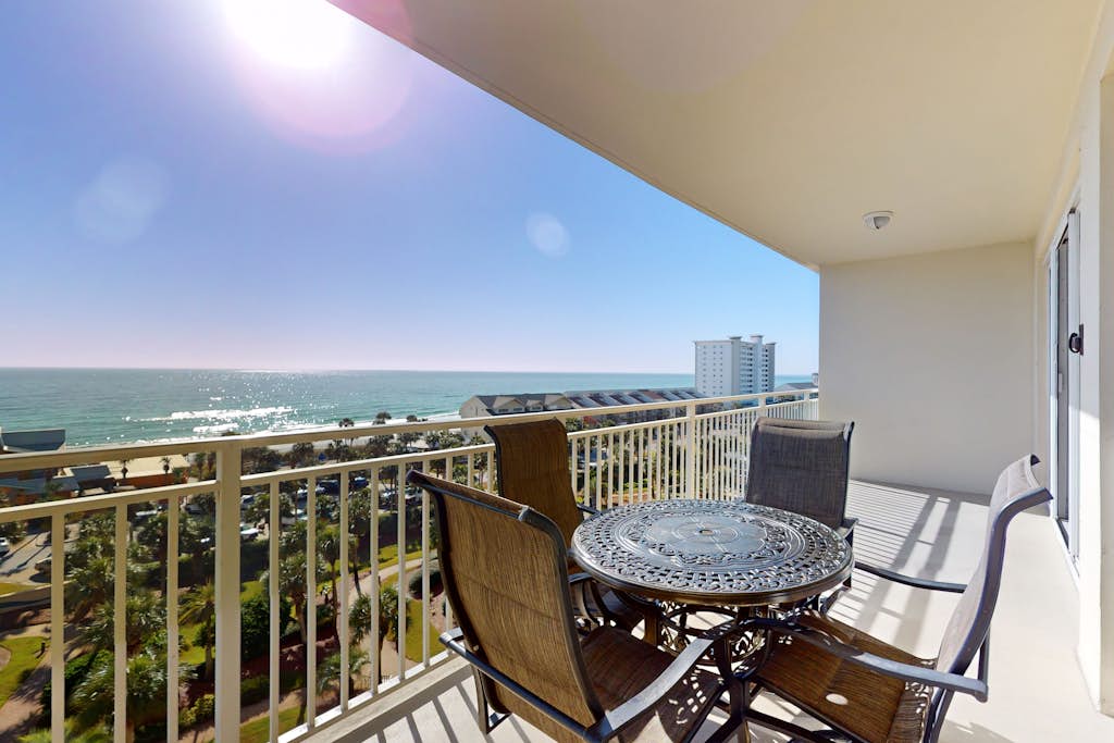 Beach condo w/ shared guest amenities - pool, fitness center & BBQ area