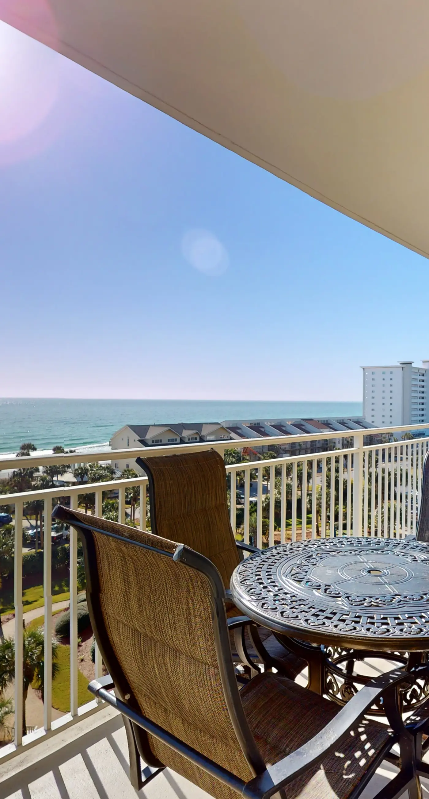 Beach condo w/ shared guest amenities - pool, fitness center & BBQ area