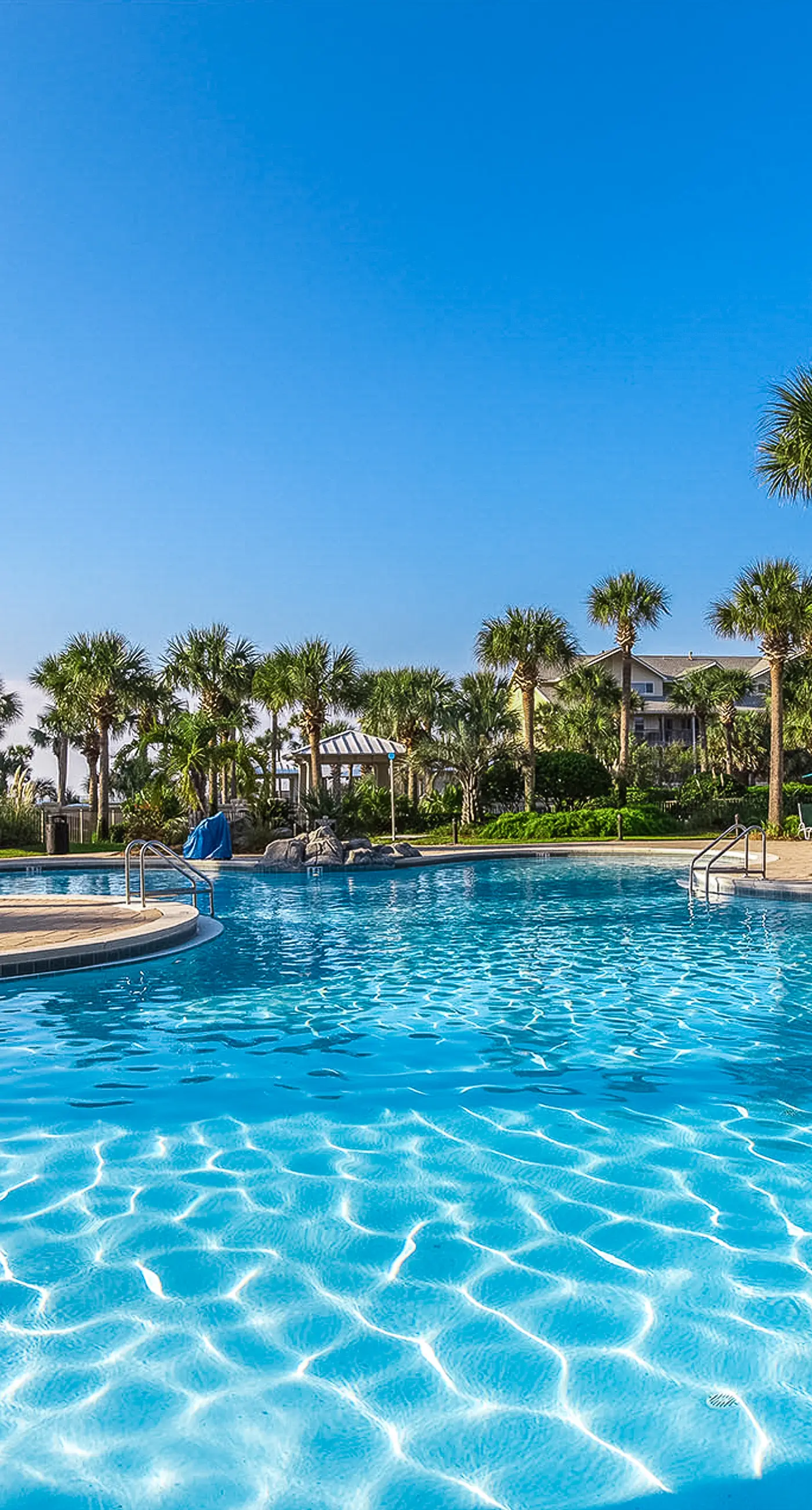 Beach condo w/ shared guest amenities - pool, fitness center & BBQ area