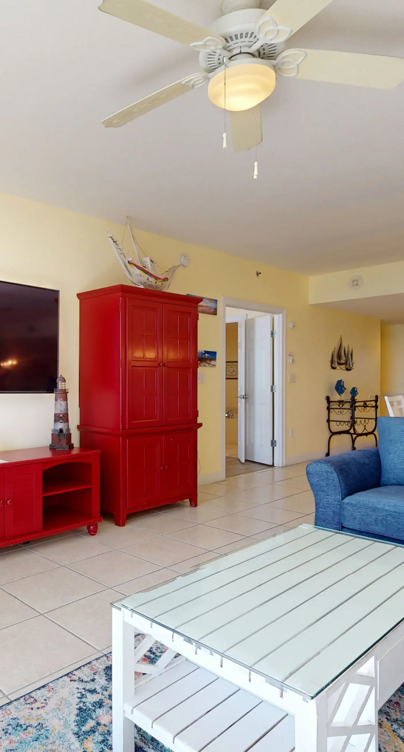 Beach condo w/ shared guest amenities - pool, fitness center & BBQ area