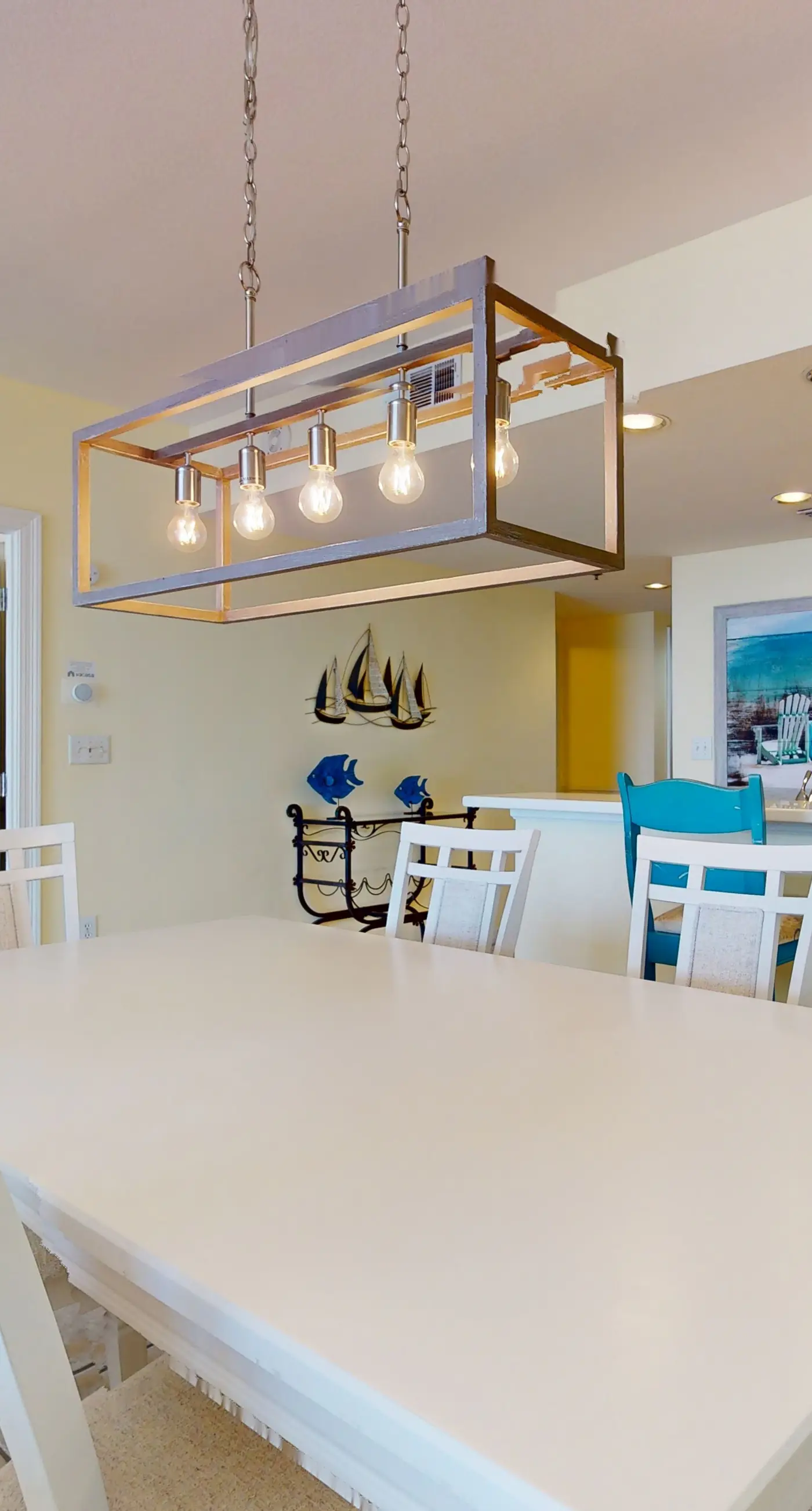 Beach condo w/ shared guest amenities - pool, fitness center & BBQ area