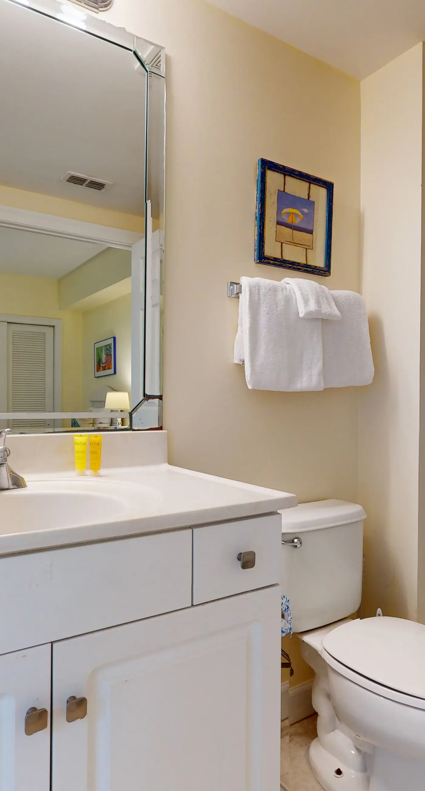 Beach condo w/ shared guest amenities - pool, fitness center & BBQ area