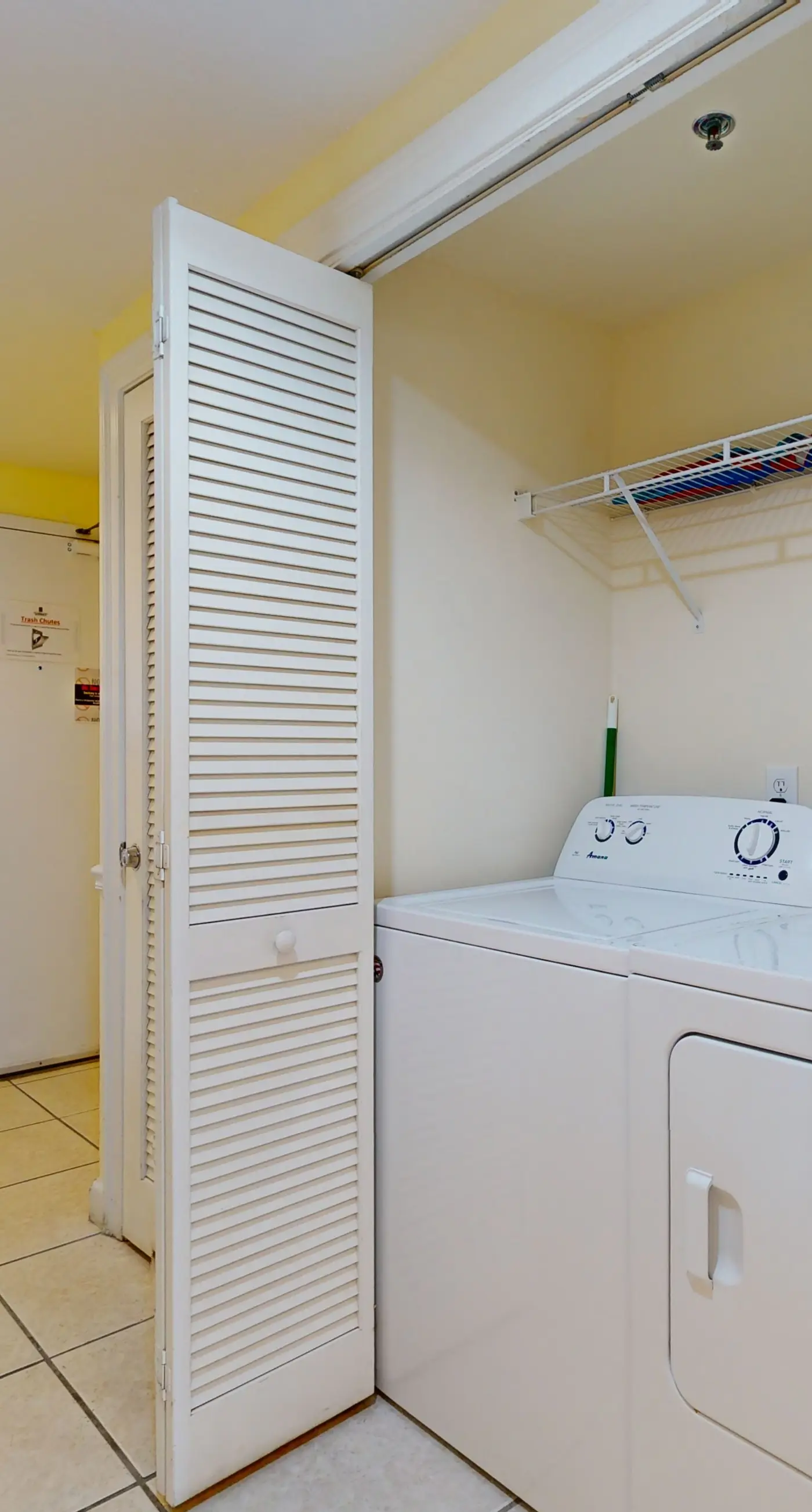 Beach condo w/ shared guest amenities - pool, fitness center & BBQ area