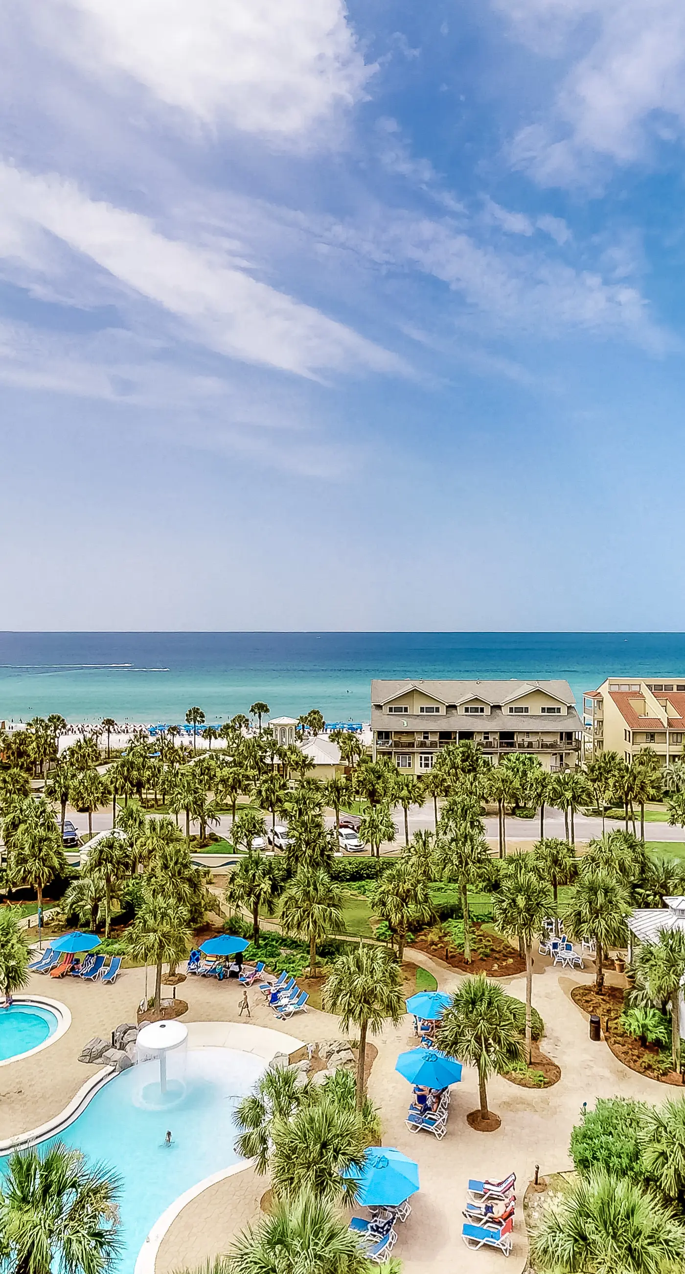 Beach condo w/ shared guest amenities - pool, fitness center & BBQ area