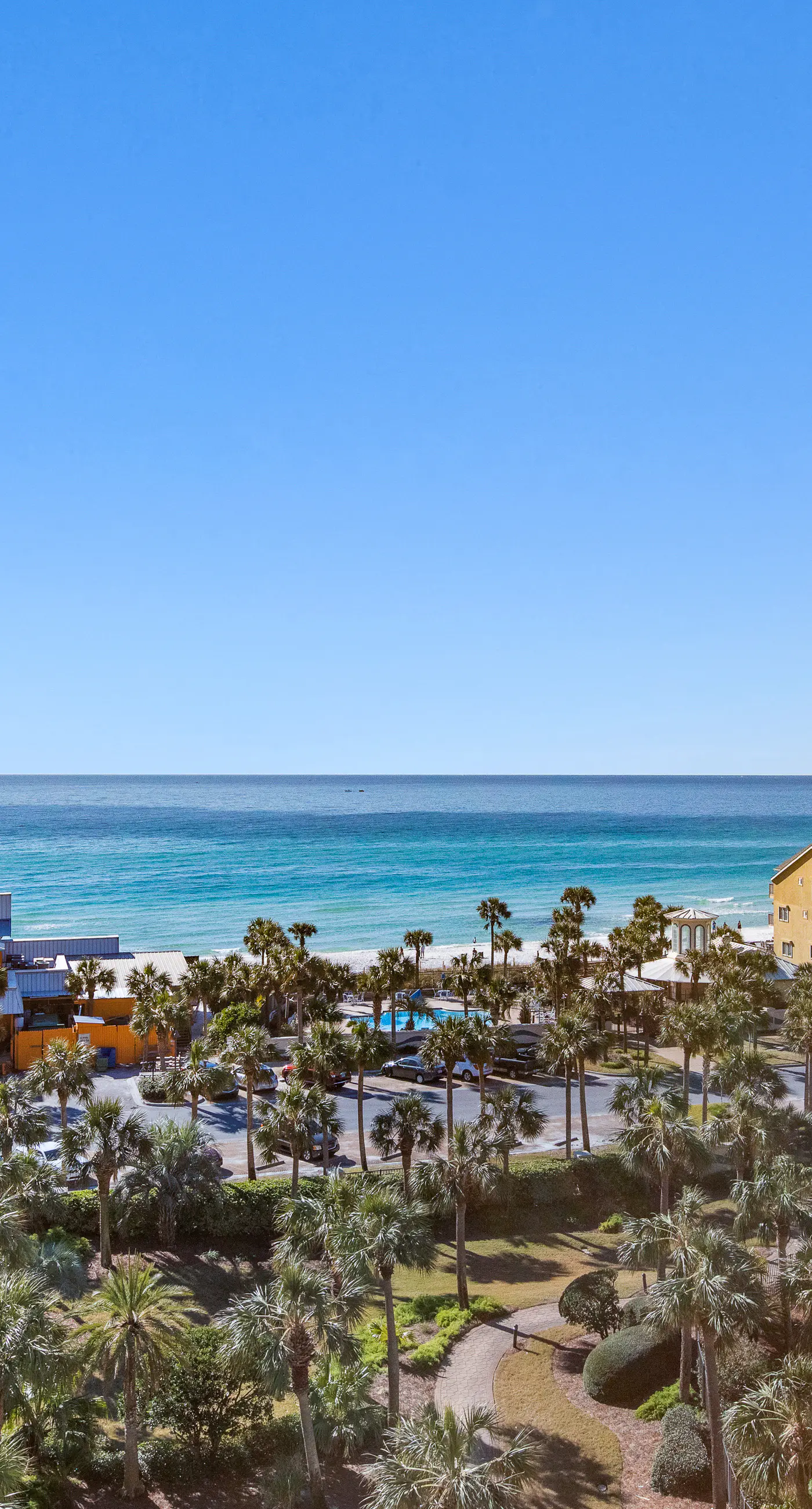 Beach condo w/ shared guest amenities - pool, fitness center & BBQ area