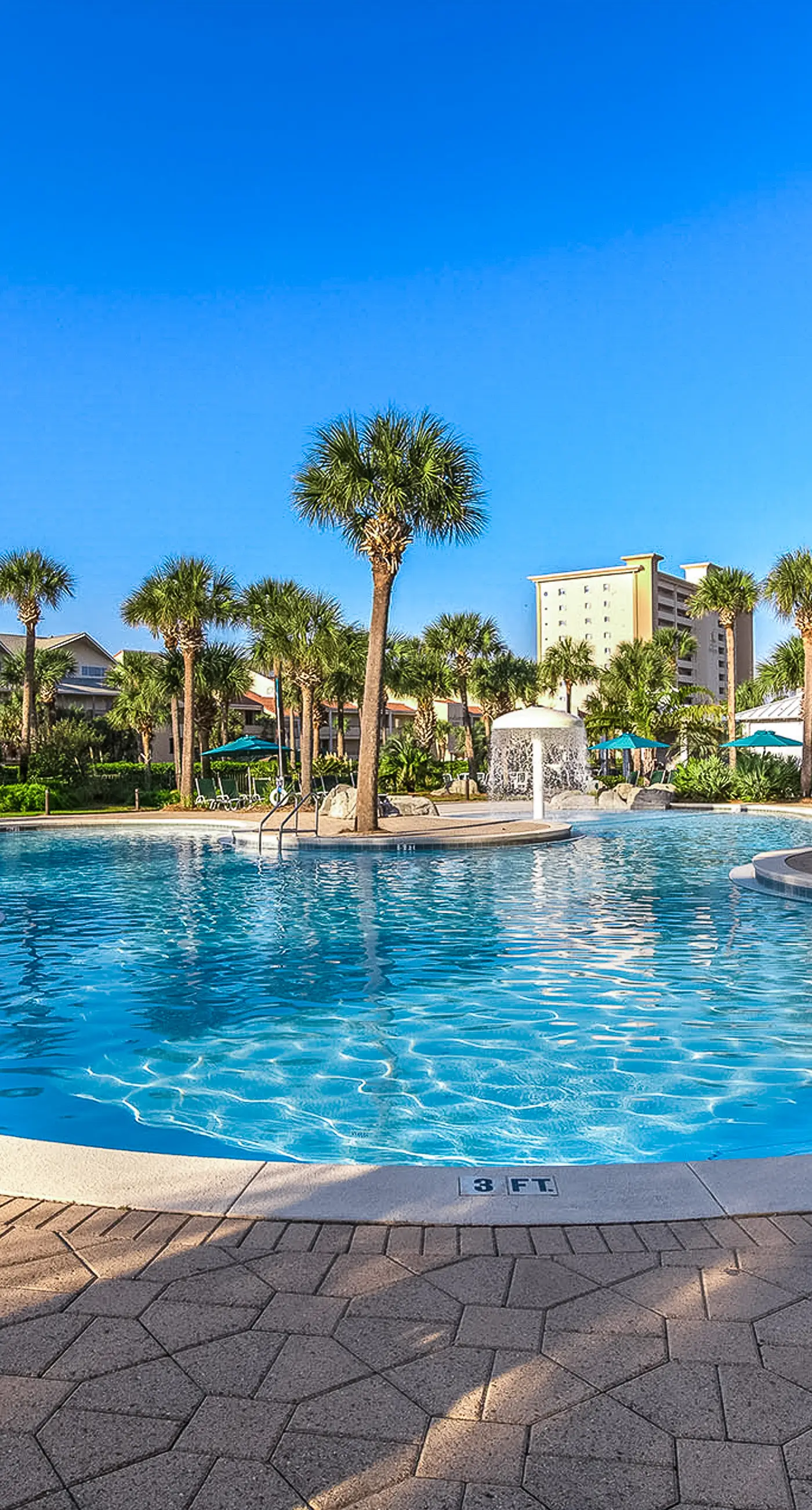 Beach condo w/ shared guest amenities - pool, fitness center & BBQ area