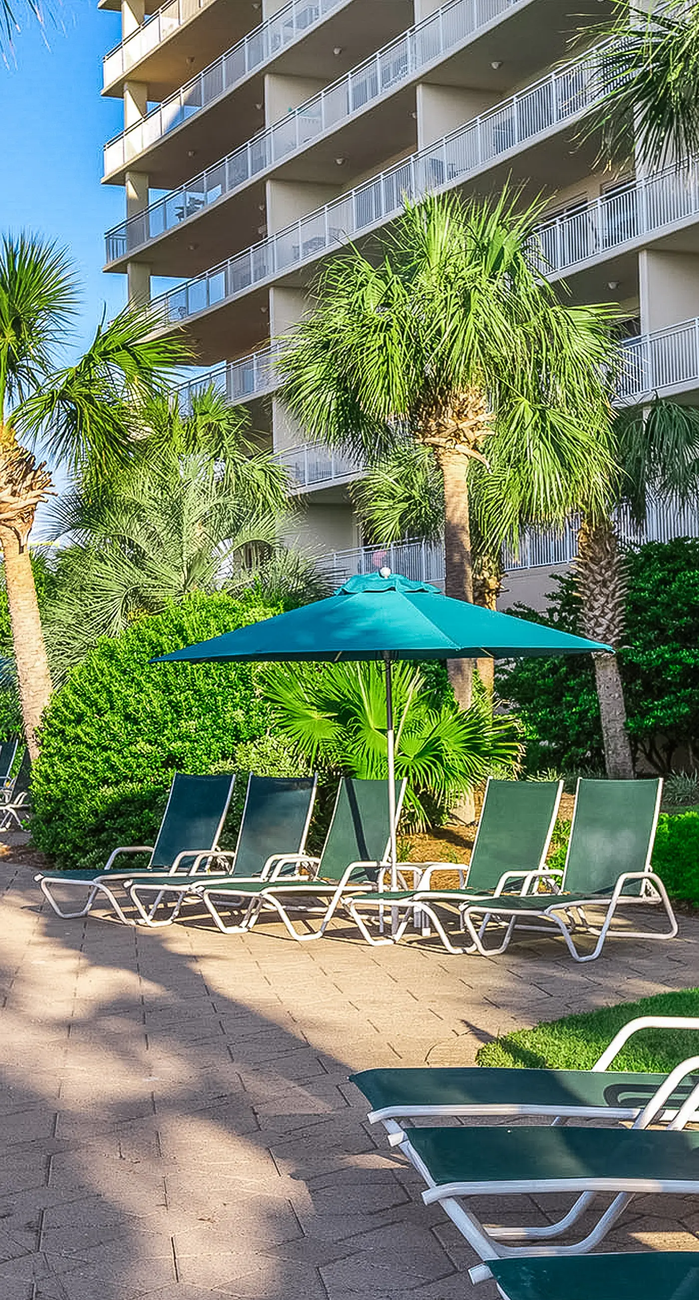 Beach condo w/ shared guest amenities - pool, fitness center & BBQ area