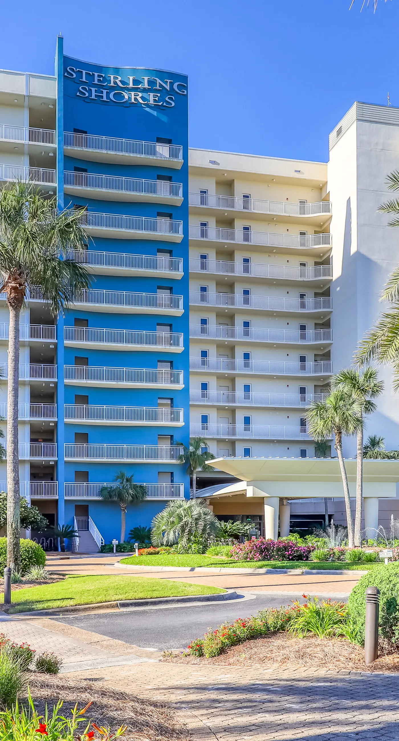 Beach condo w/ shared guest amenities - pool, fitness center & BBQ area