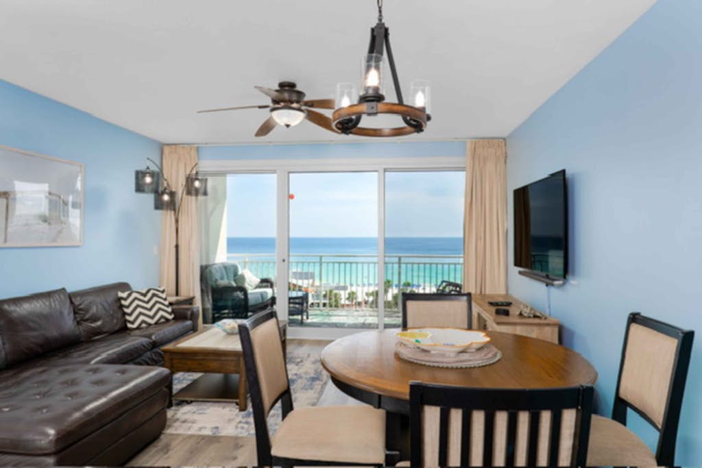 Relaxing condo w/ gulf views from private balcony - pool, gym & BBQ area