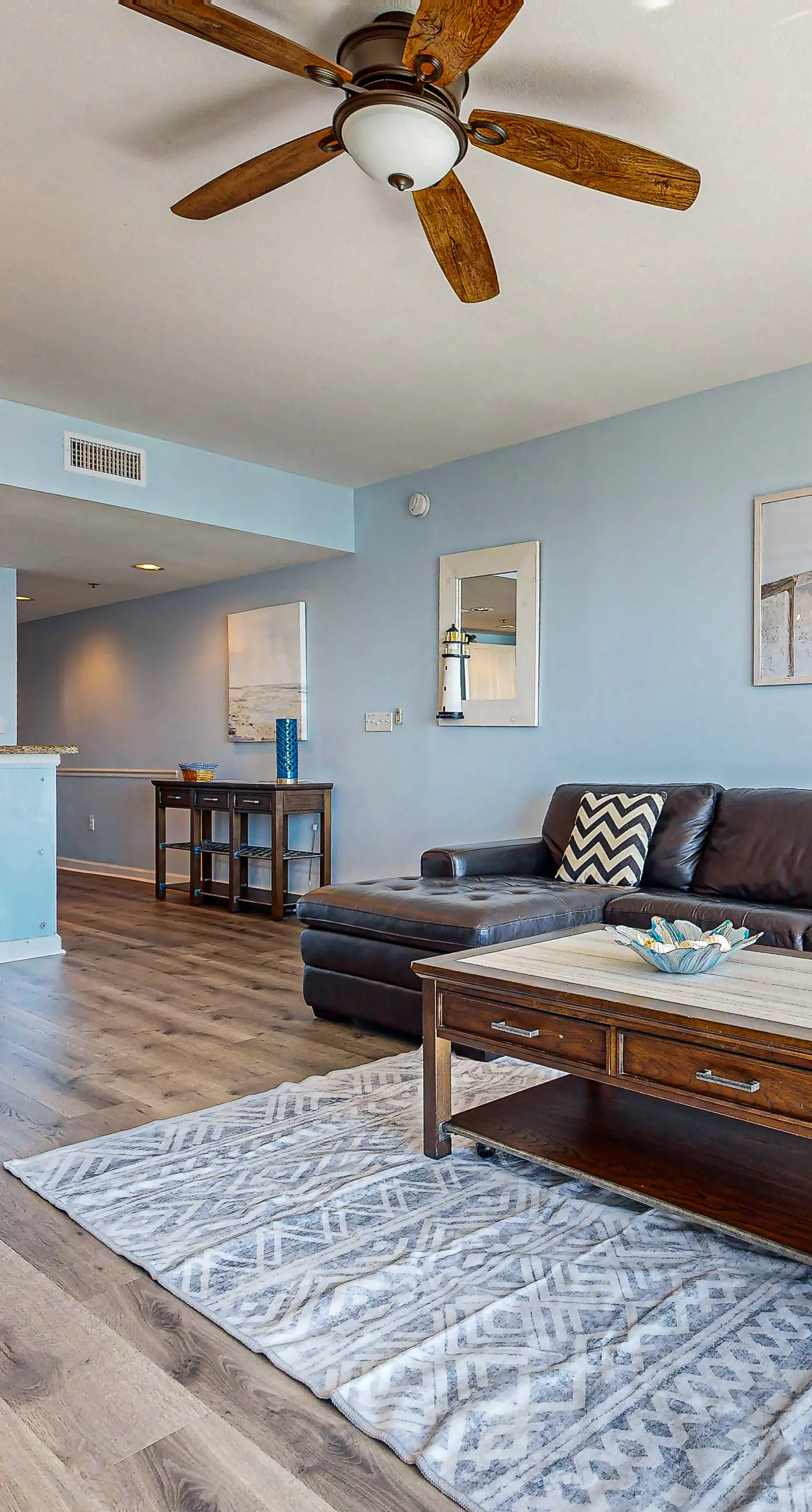Relaxing condo w gulf views from private balcony - pool, gym & BBQ area