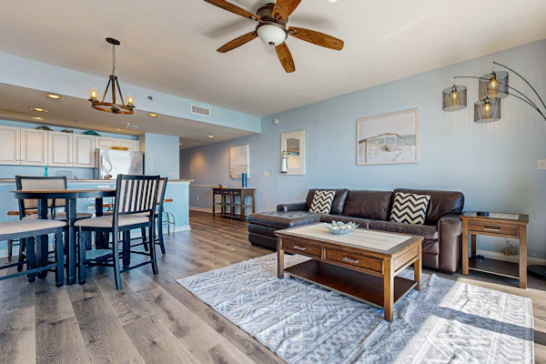 Relaxing condo w/ gulf views from private balcony - pool, gym & BBQ area