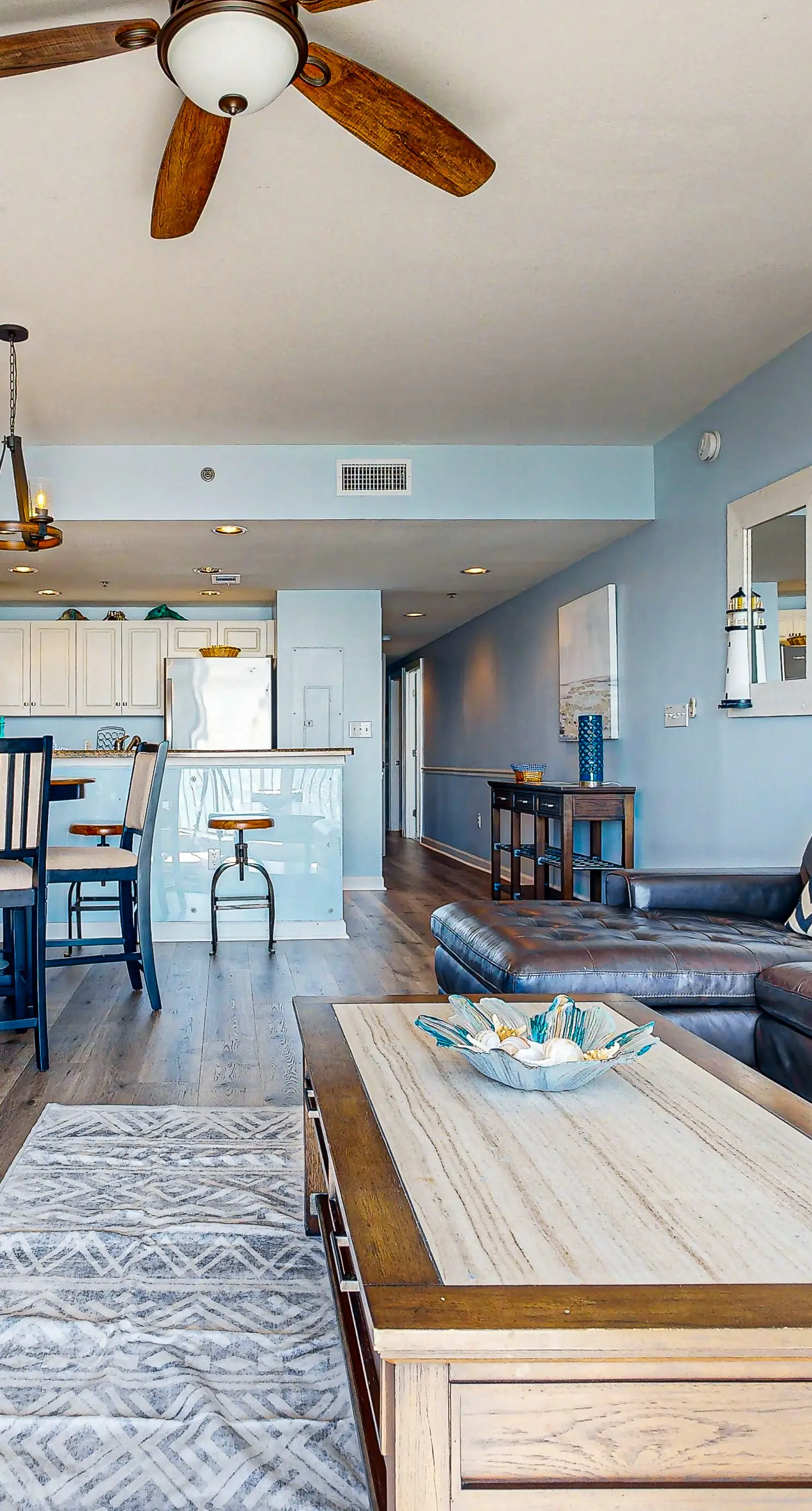 Relaxing condo w gulf views from private balcony - pool, gym & BBQ area