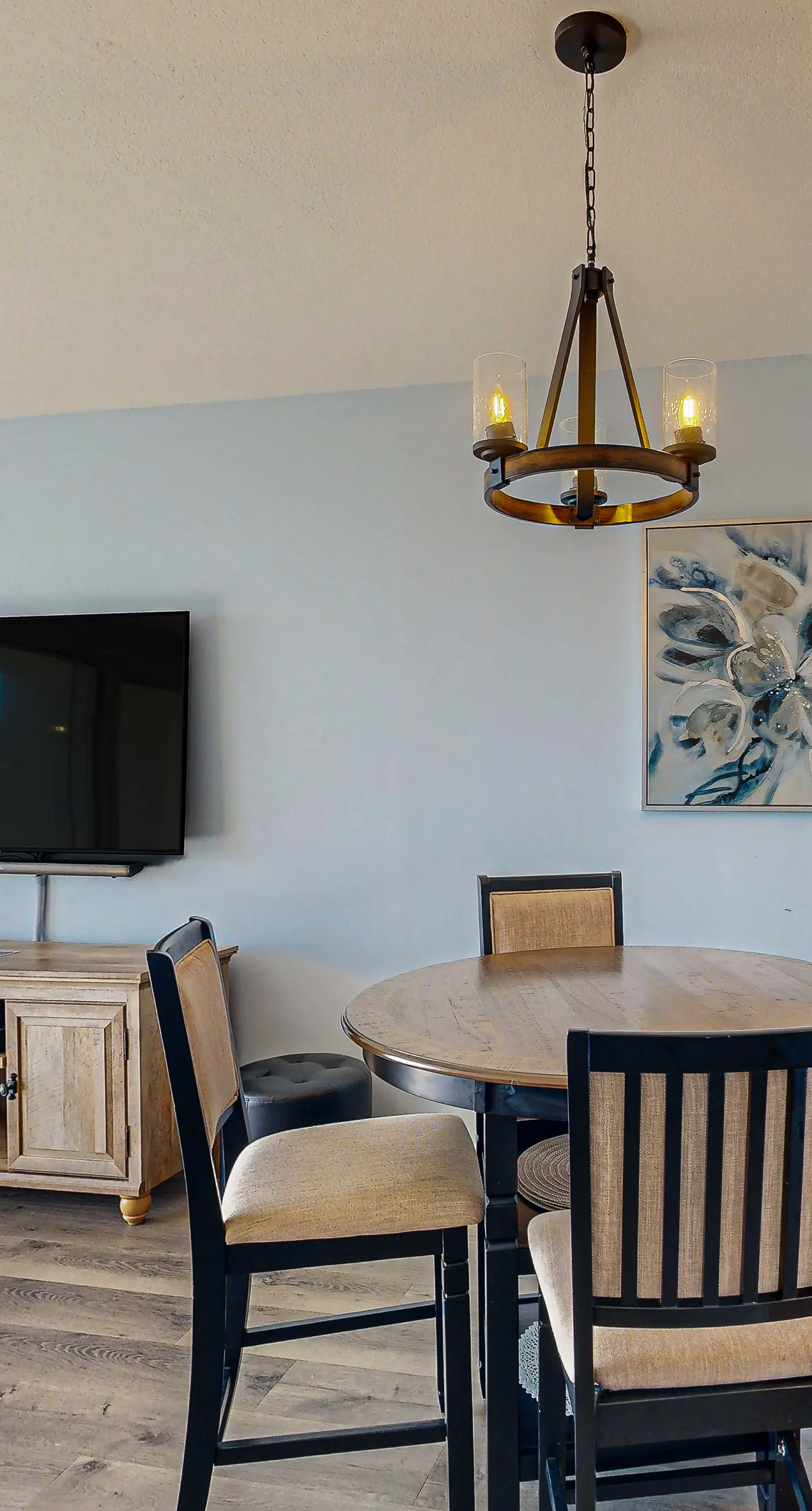 Relaxing condo w gulf views from private balcony - pool, gym & BBQ area