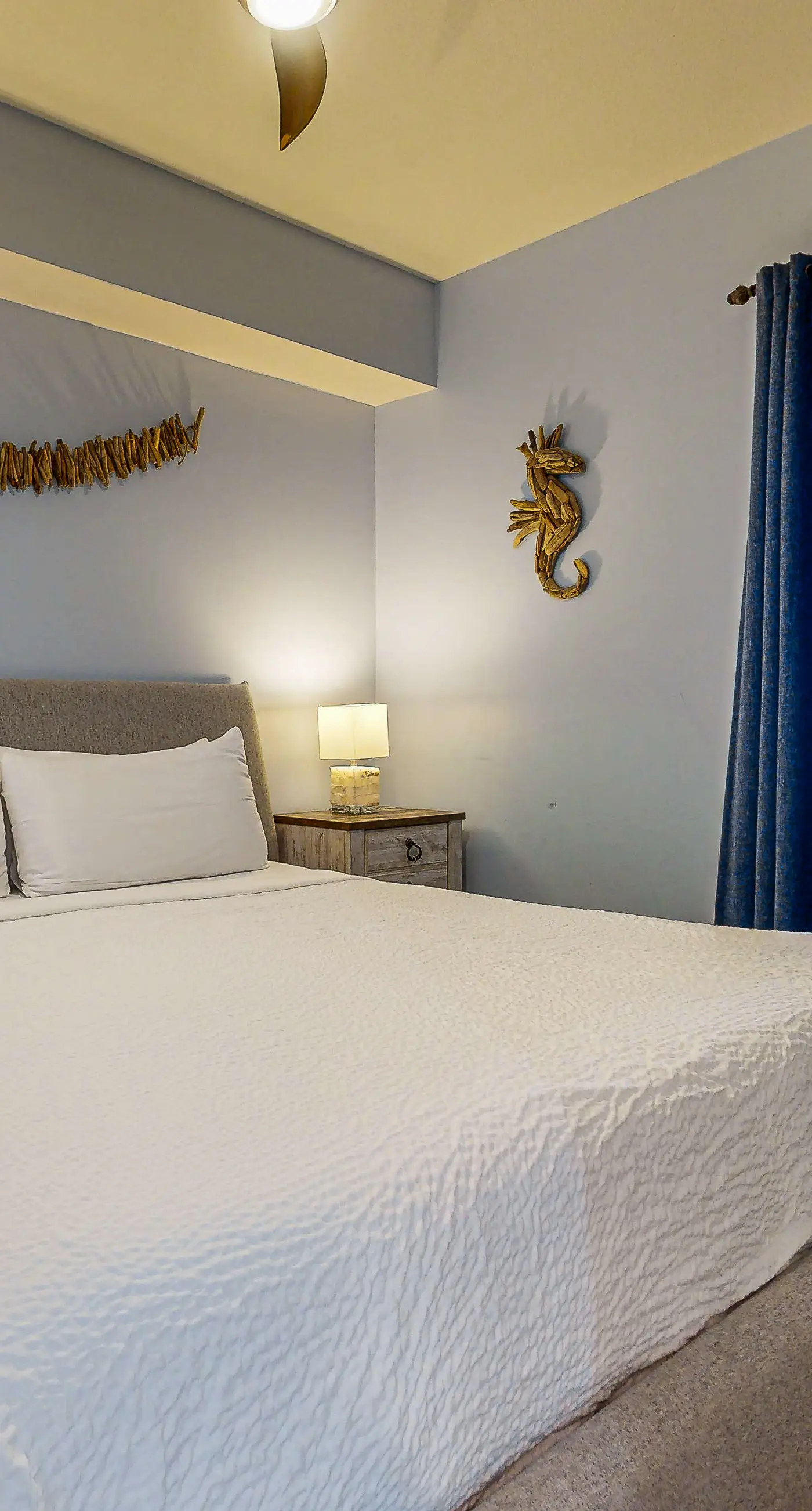 Relaxing condo w gulf views from private balcony - pool, gym & BBQ area