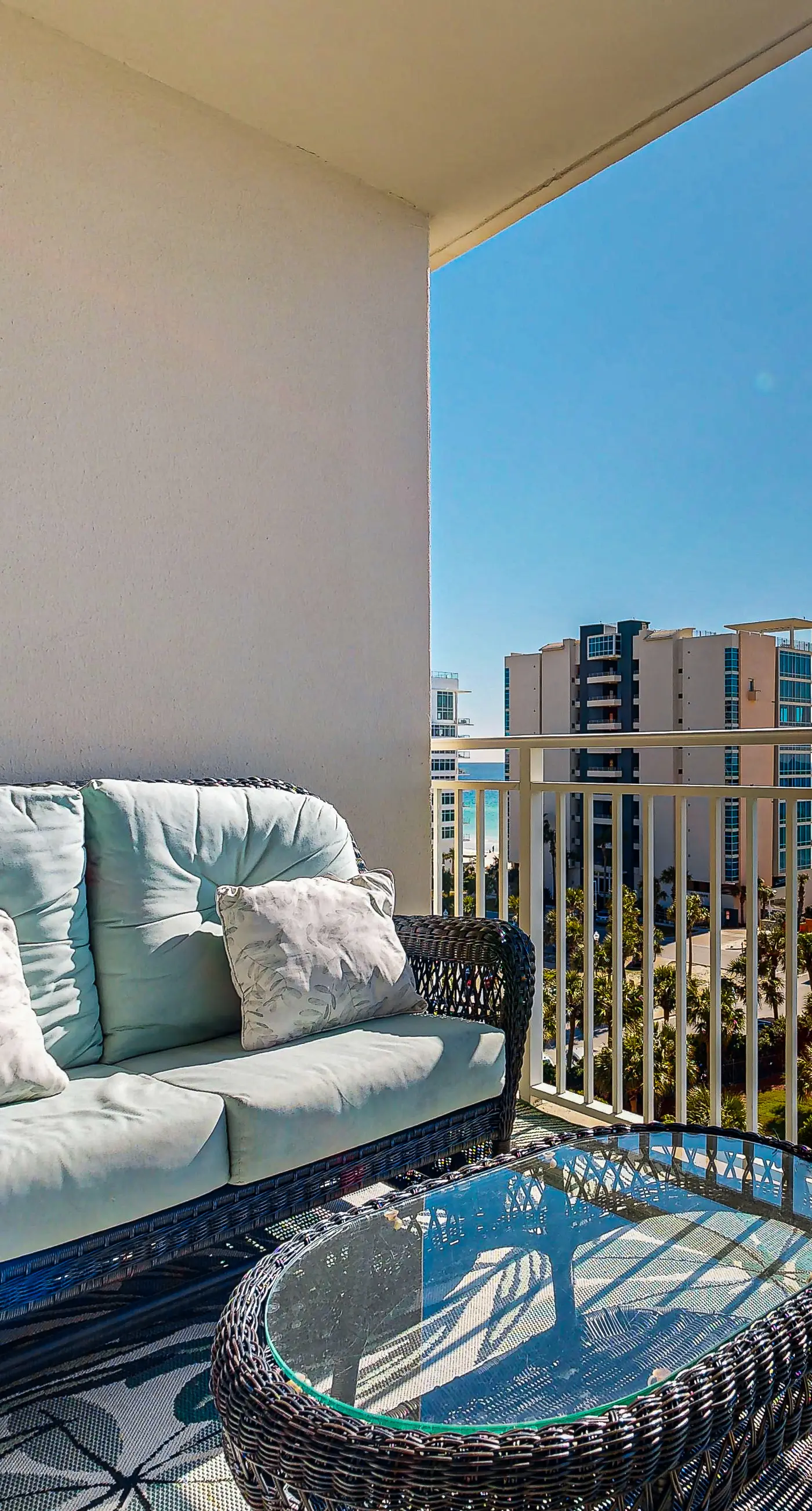 Relaxing condo w gulf views from private balcony - pool, gym & BBQ area