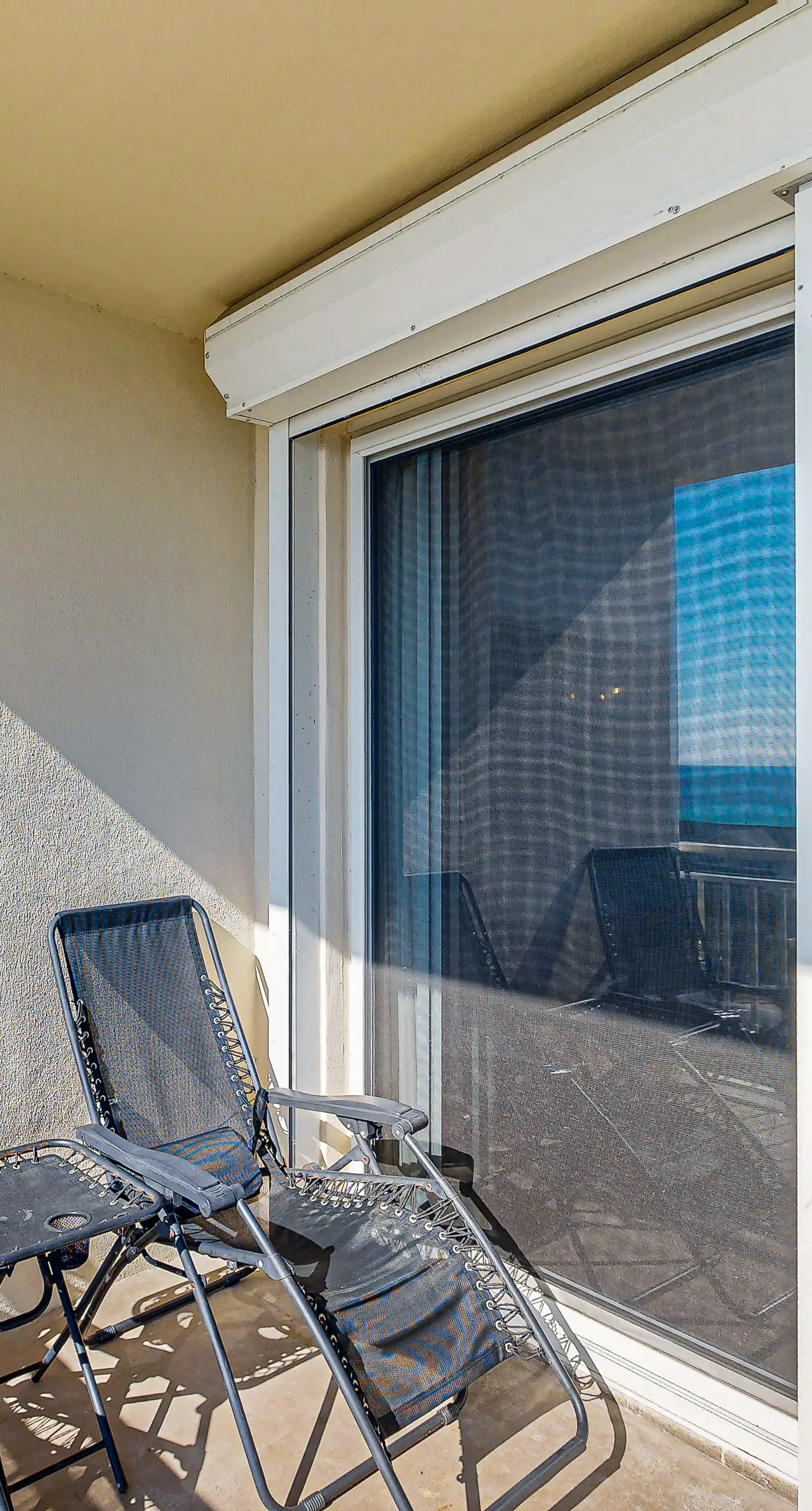 Relaxing condo w gulf views from private balcony - pool, gym & BBQ area