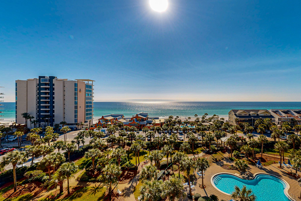 Relaxing condo w gulf views from private balcony - pool, gym & BBQ area