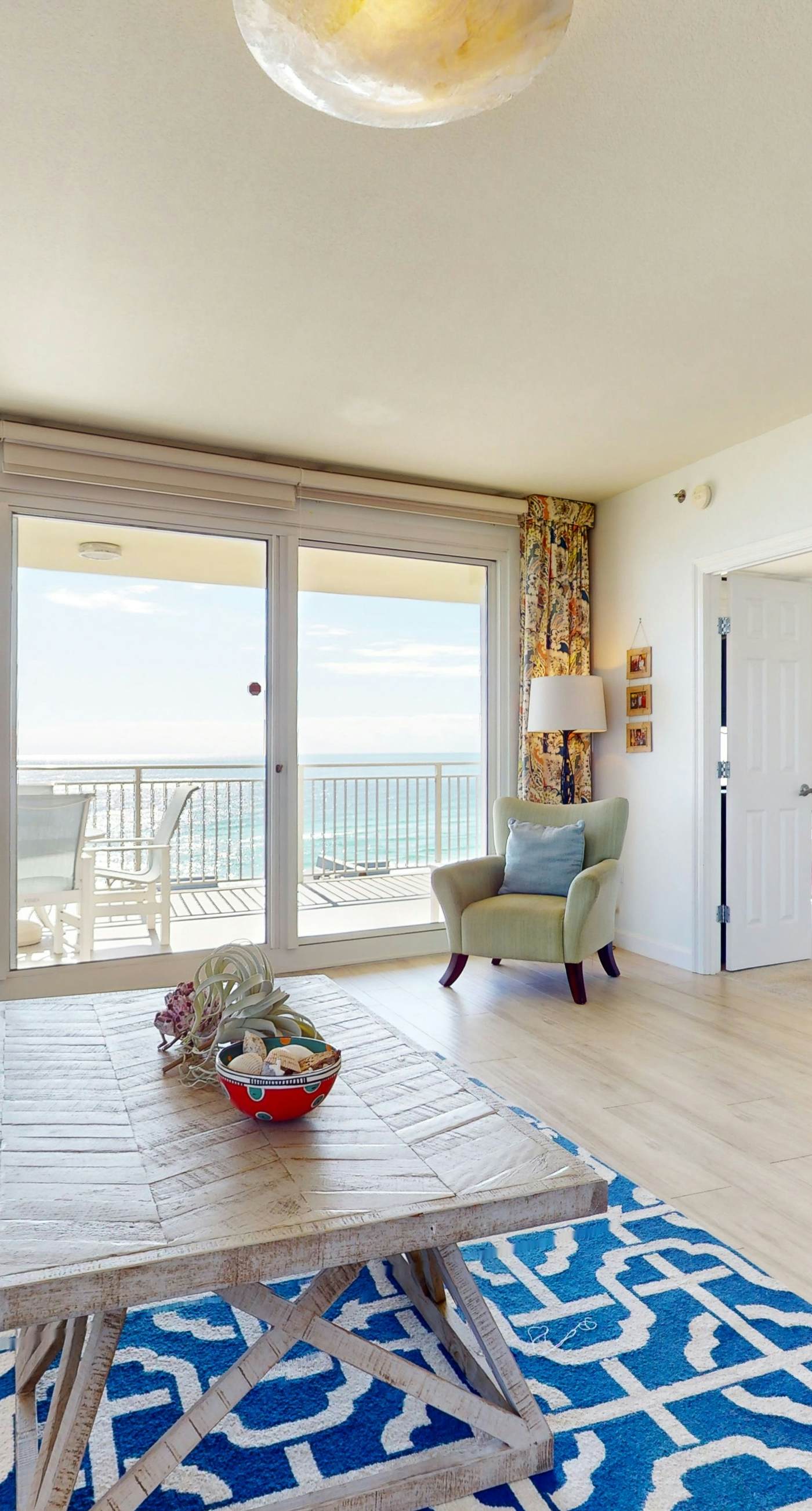 Inviting & bright condo w/shared on-site amenities - walk to the beach